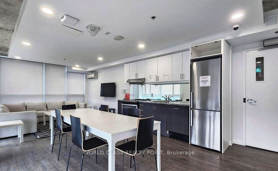 1900 Simcoe Street 633 Property Photo 17