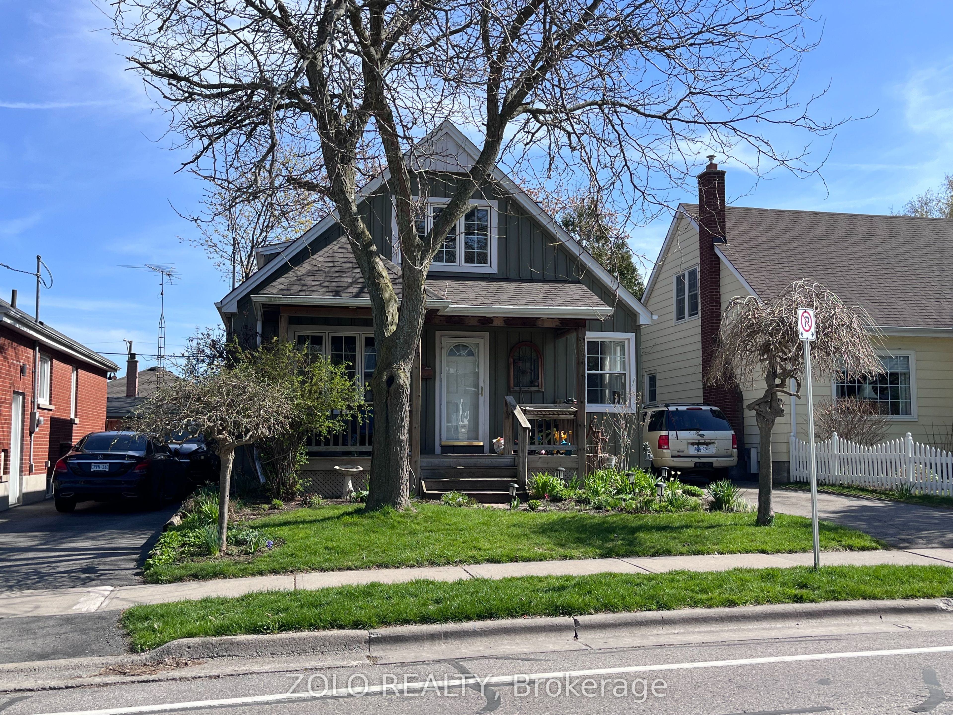 369 Athol Street E Property Photo 1