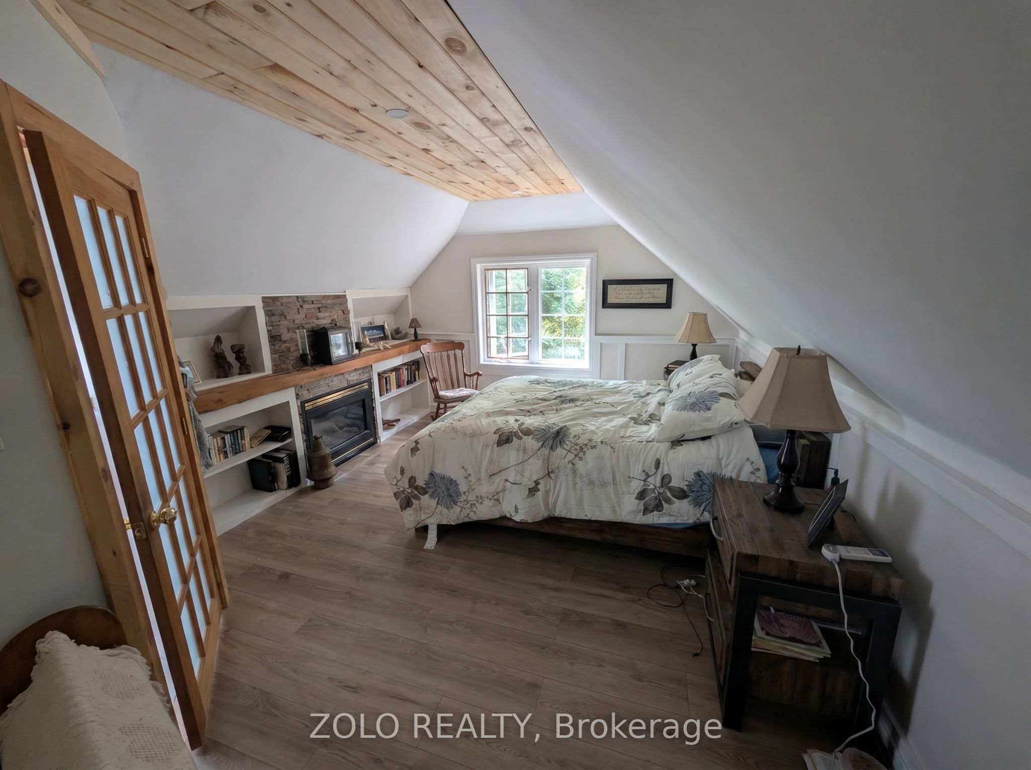 369 Athol Street E Property Photo 4