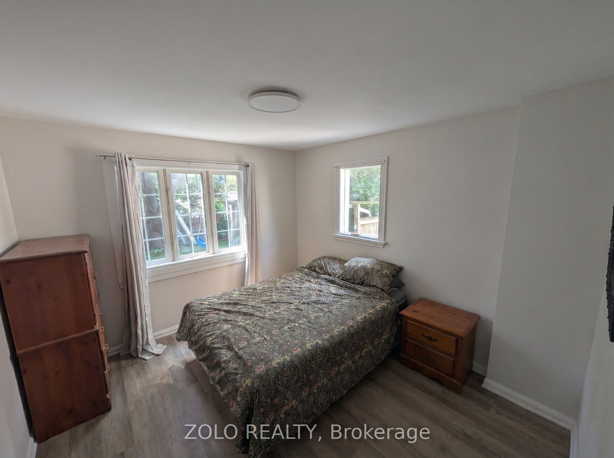 369 Athol Street E Property Photo 7