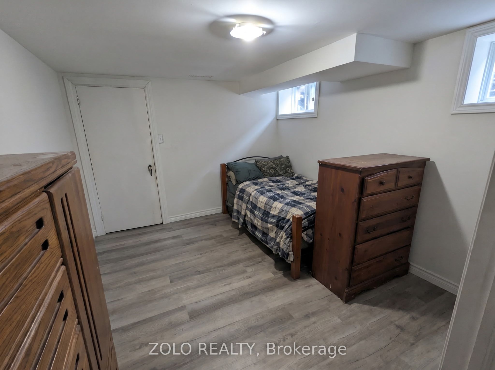 369 Athol Street E Property Photo 8