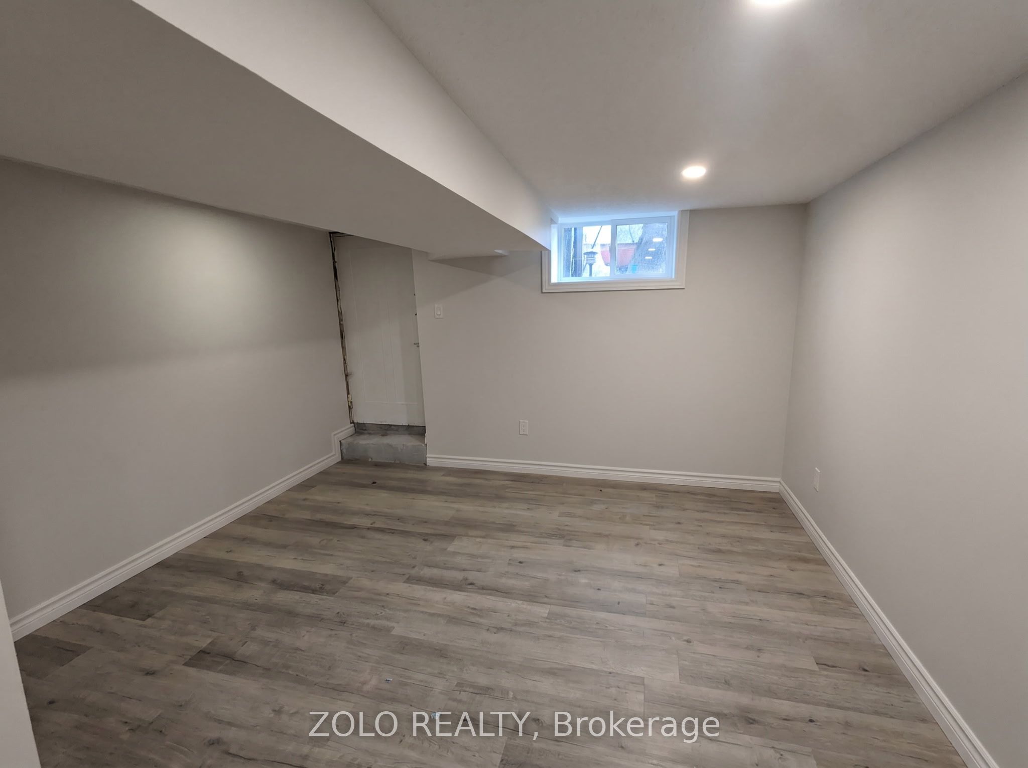 369 Athol Street E Property Photo 9