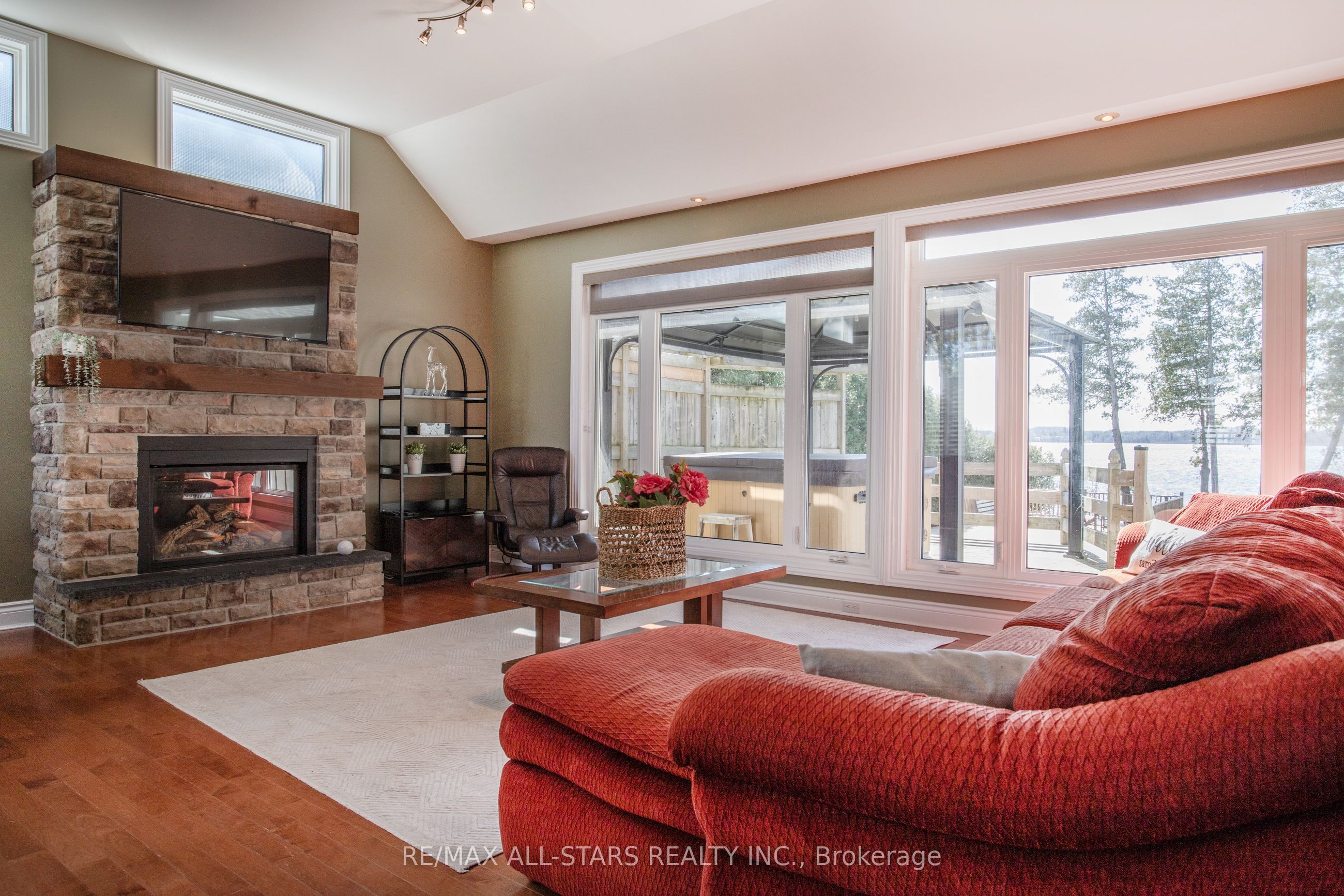 253 Stephenson Point Road Property Photo 6