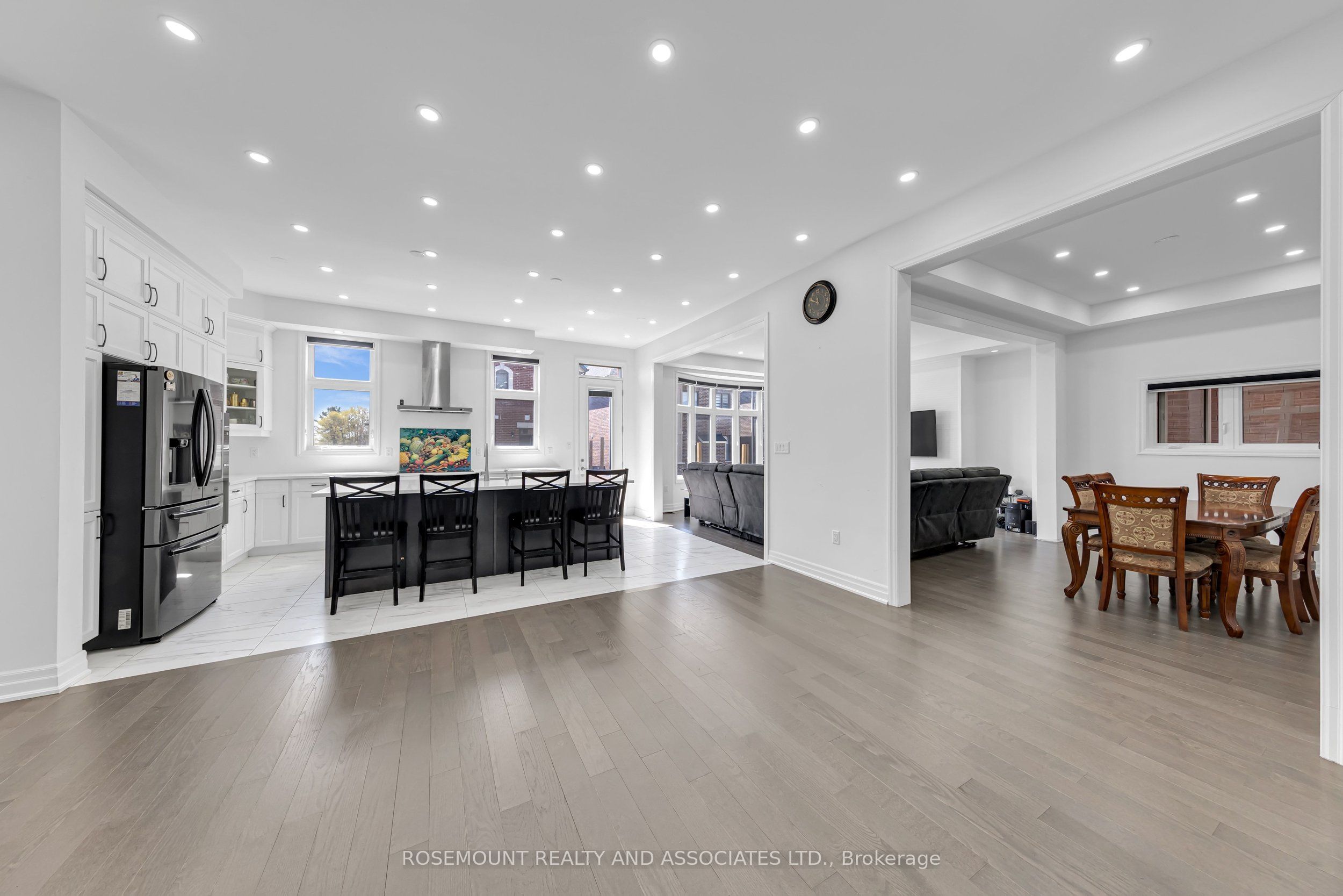 1423 Swallowtail Lane Property Photo 12
