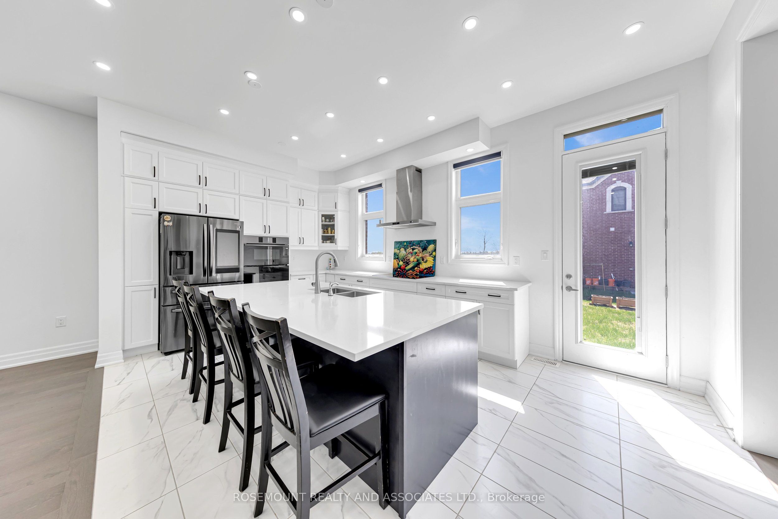 1423 Swallowtail Lane Property Photo 13
