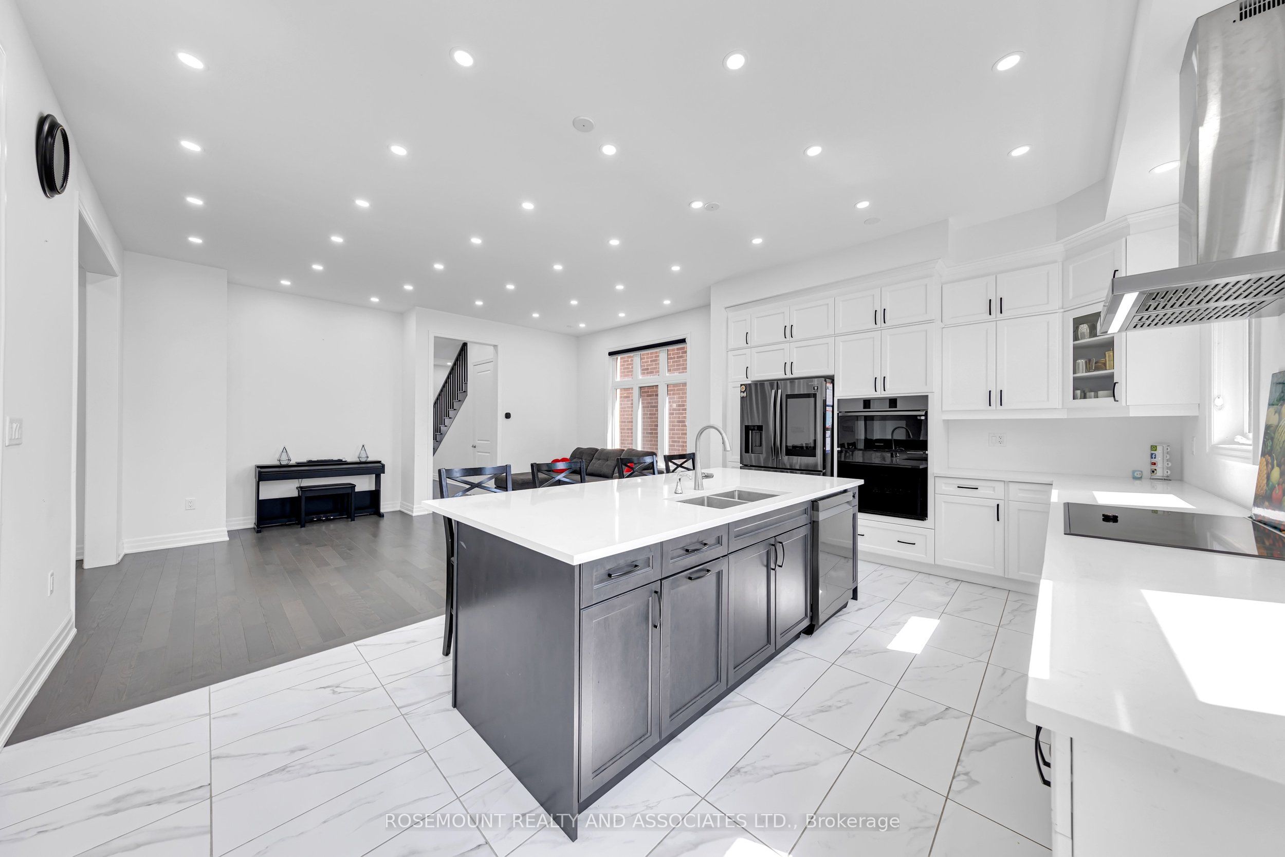 1423 Swallowtail Lane Property Photo 14