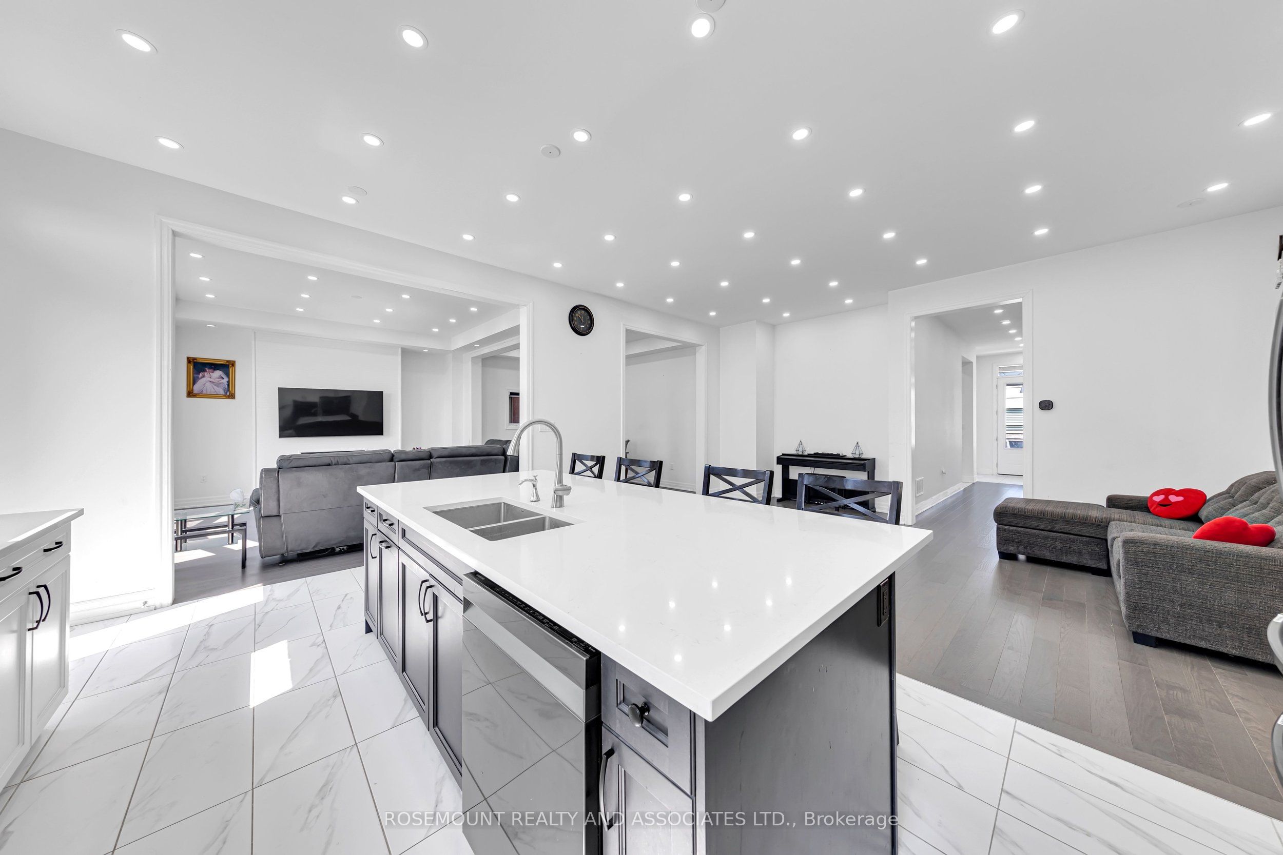 1423 Swallowtail Lane Property Photo 15