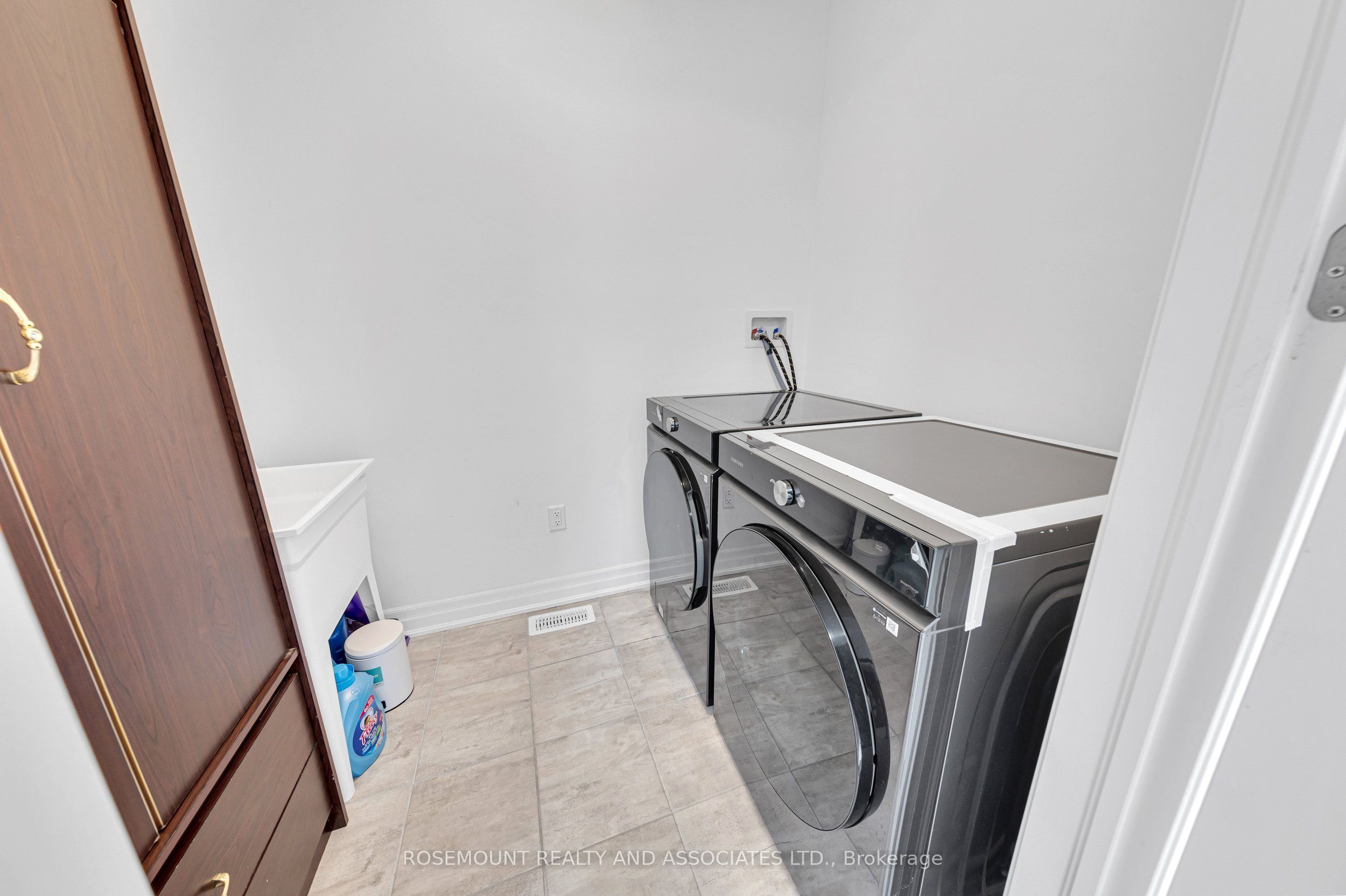 1423 Swallowtail Lane Property Photo 29