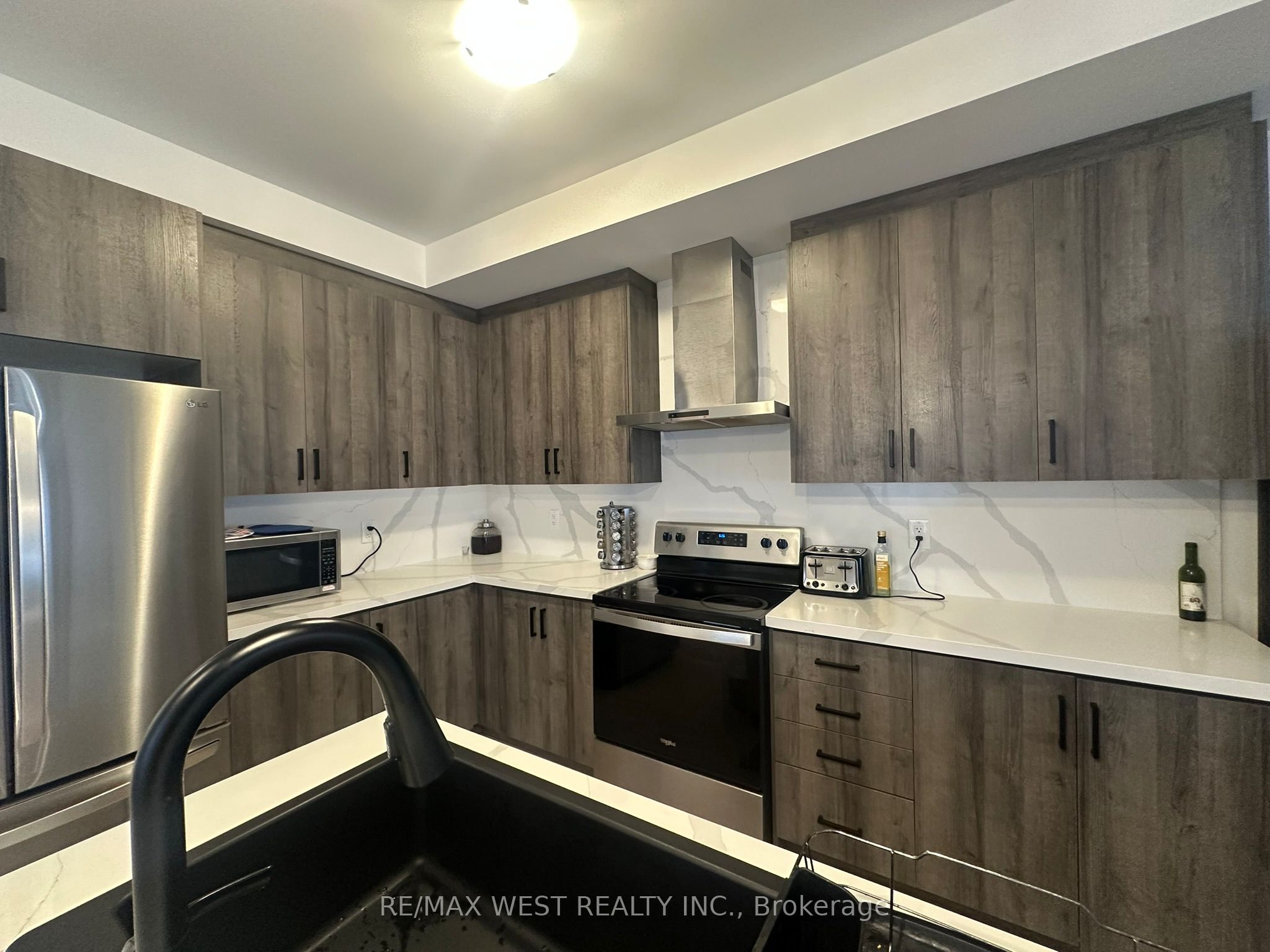 131 Guelph Street Property Photo 6