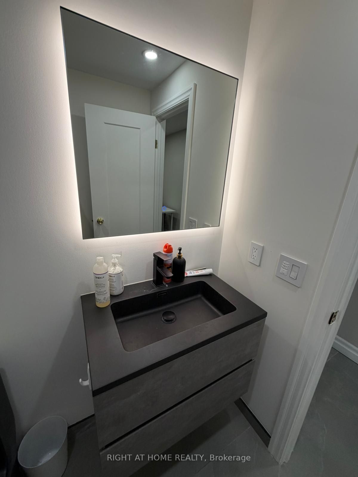 18 Wroxeter Avenue Lower Property Photo 6