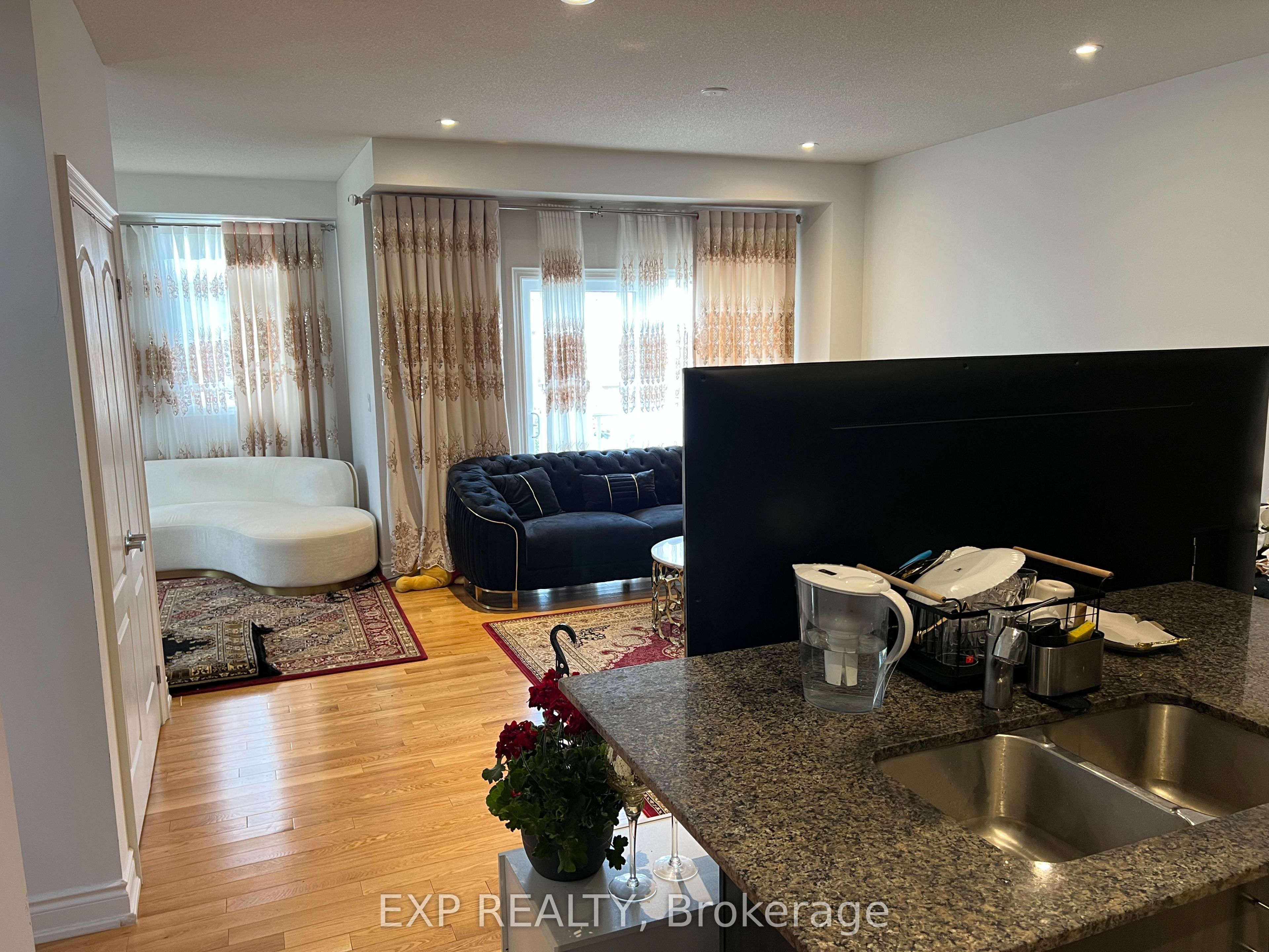 947 Finley Avenue Property Photo 14