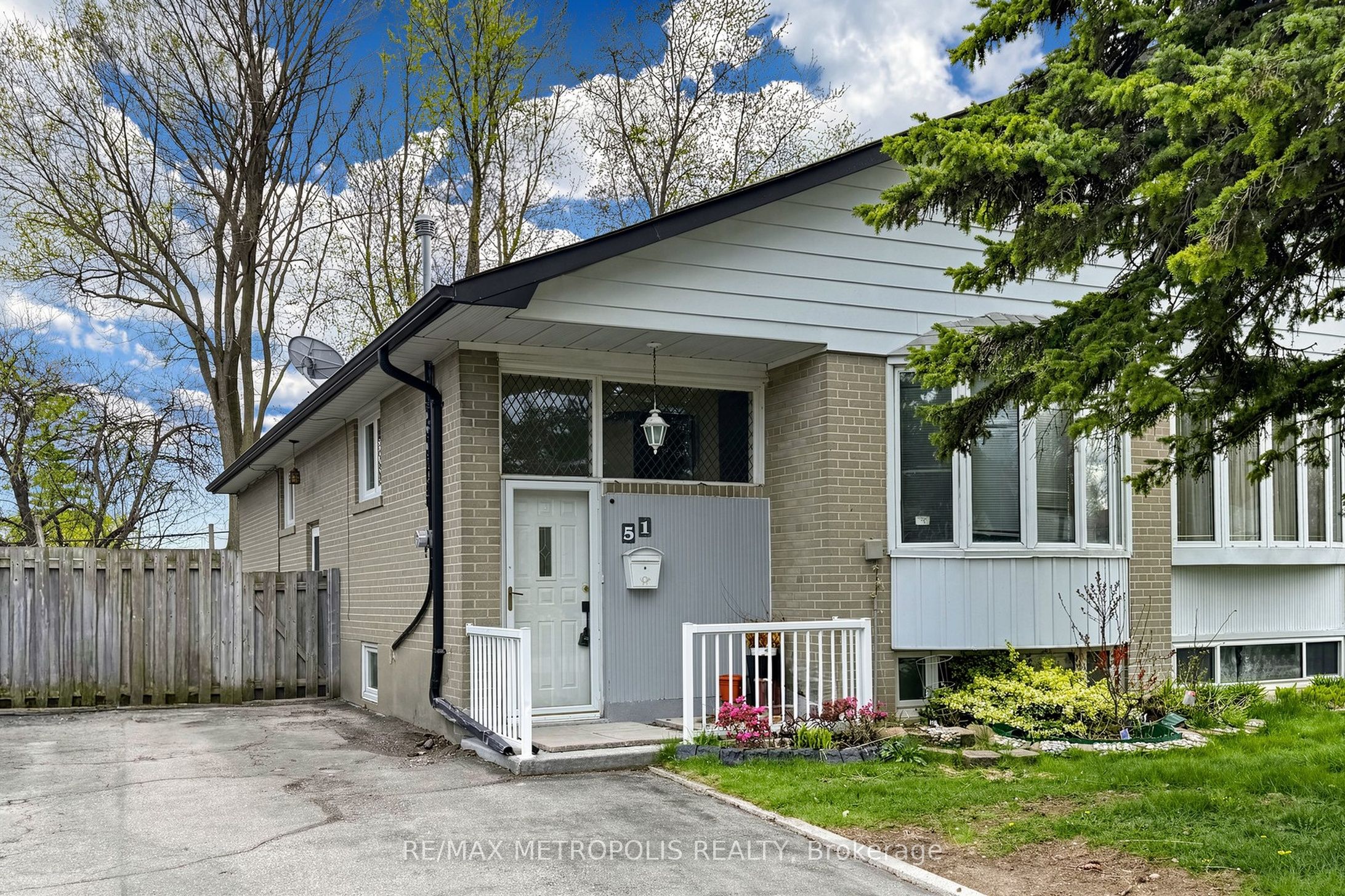 51 Greyabbey Trail Property Photo 5
