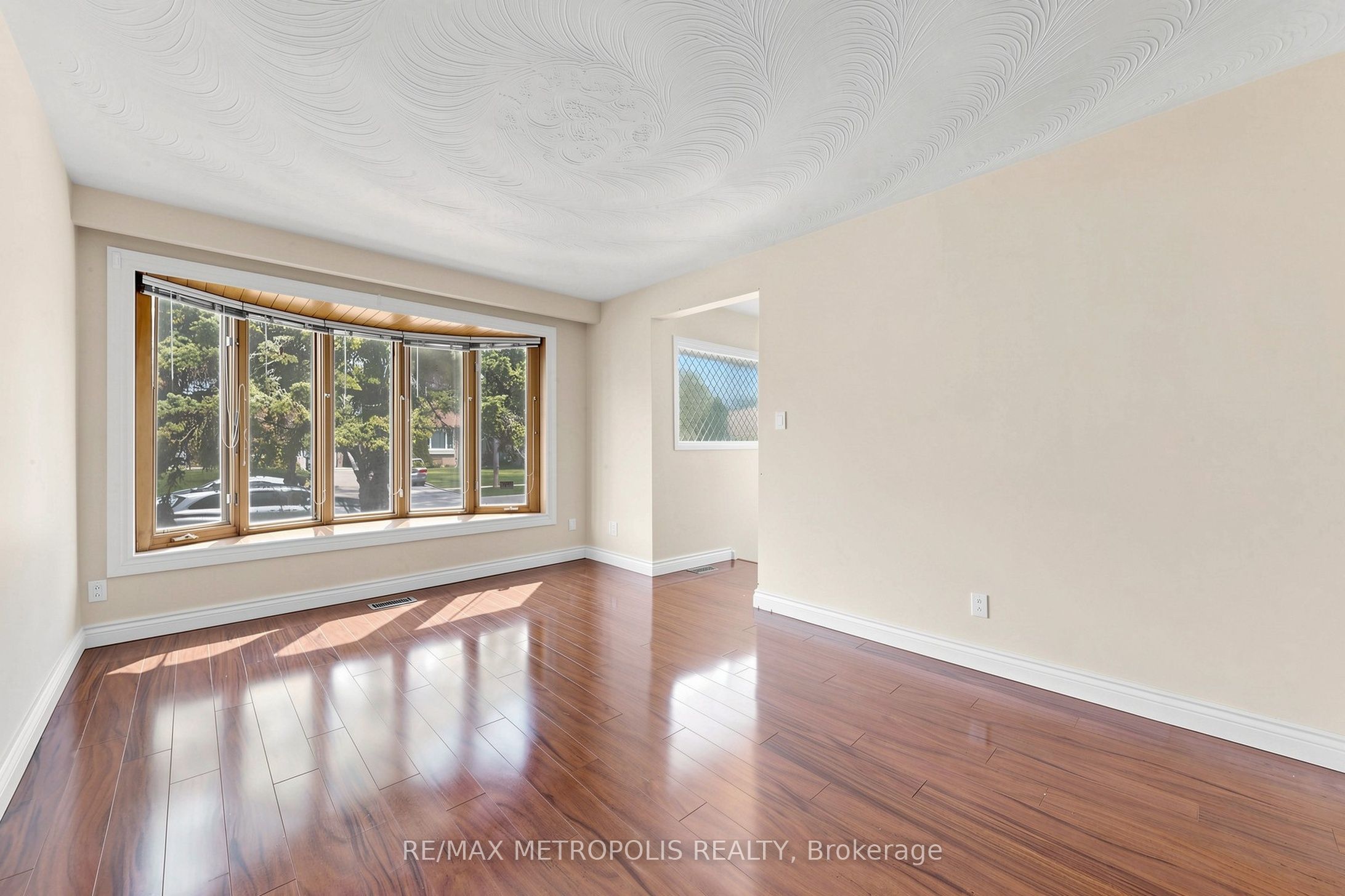 51 Greyabbey Trail Property Photo 6