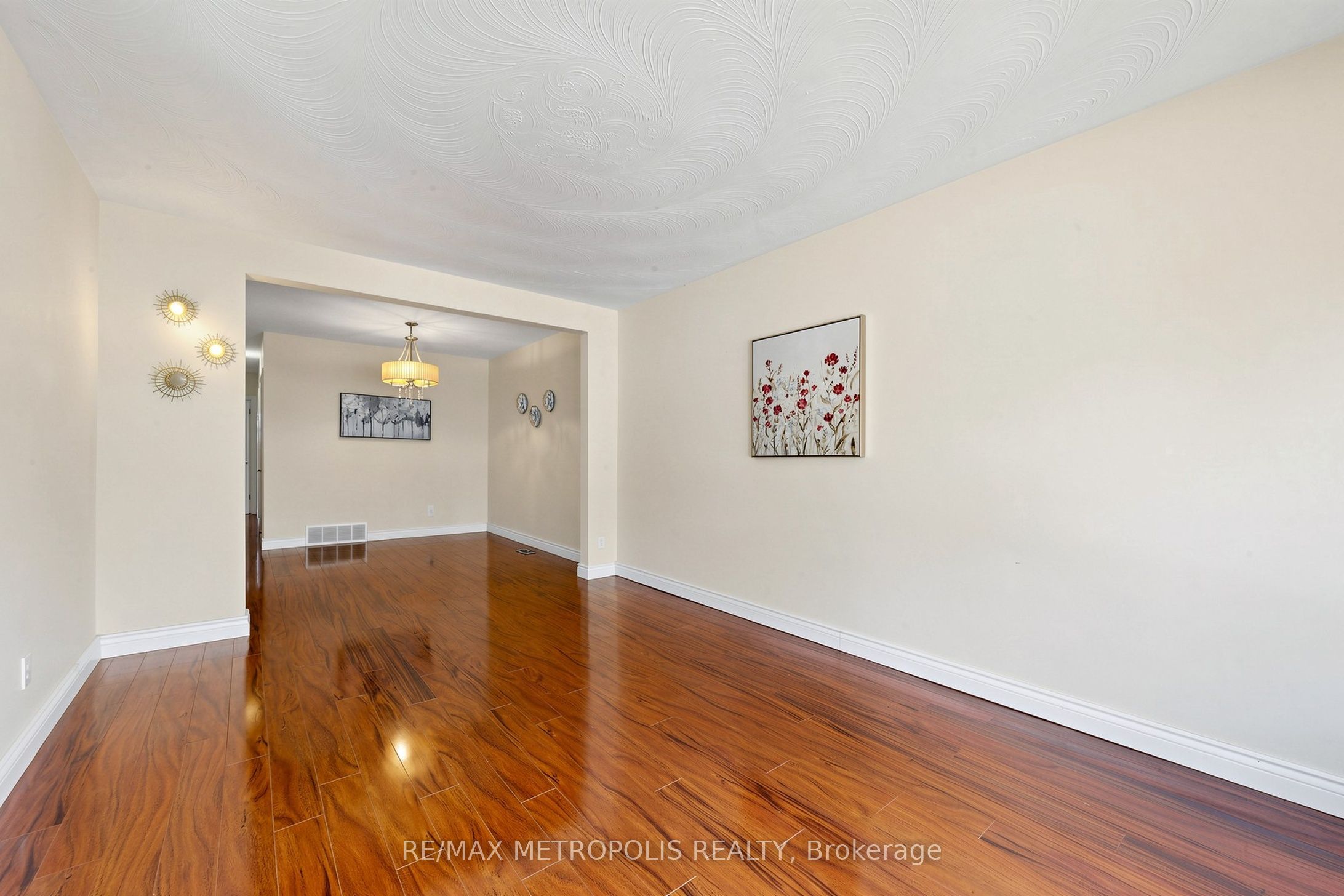 51 Greyabbey Trail Property Photo 8