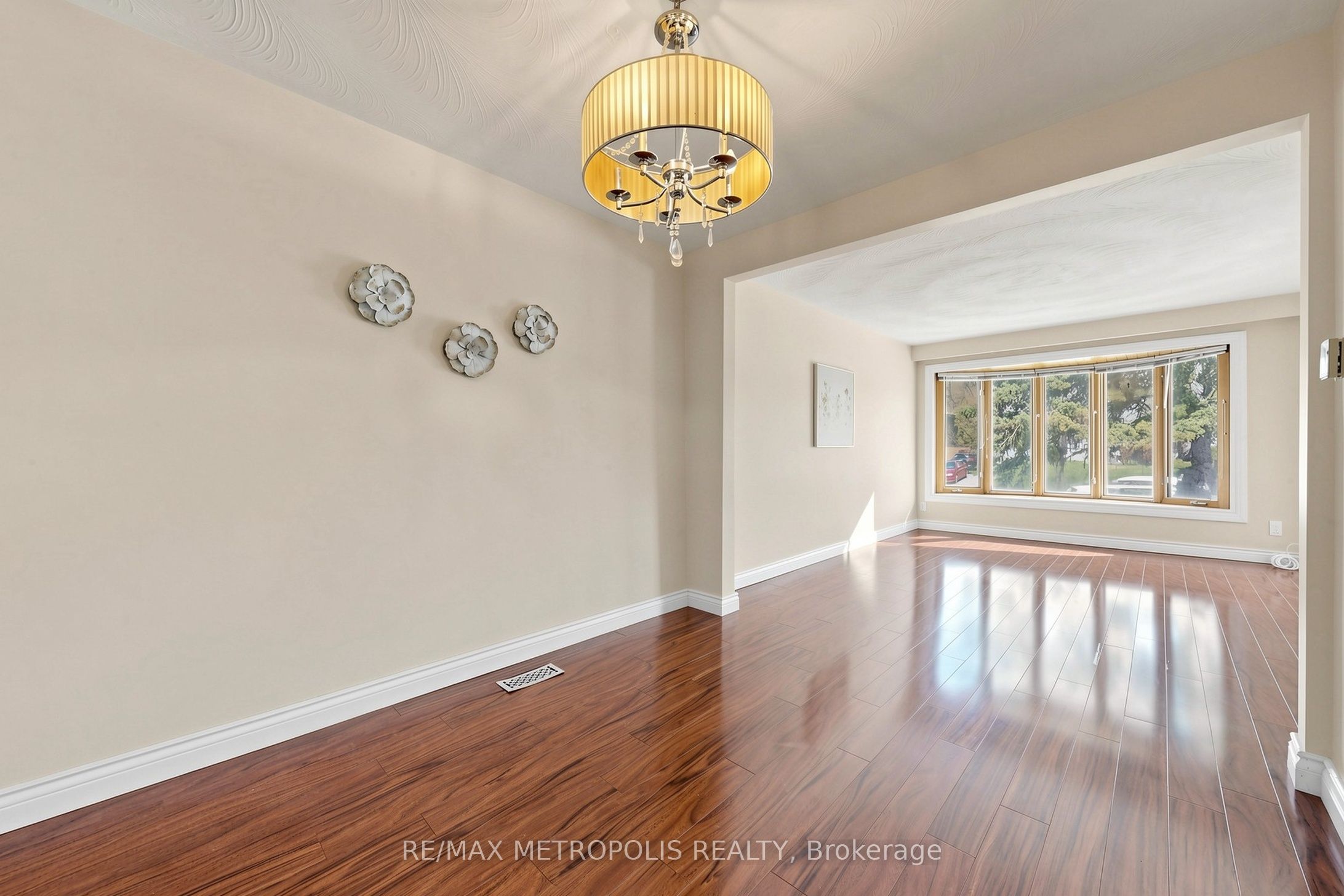 51 Greyabbey Trail Property Photo 9