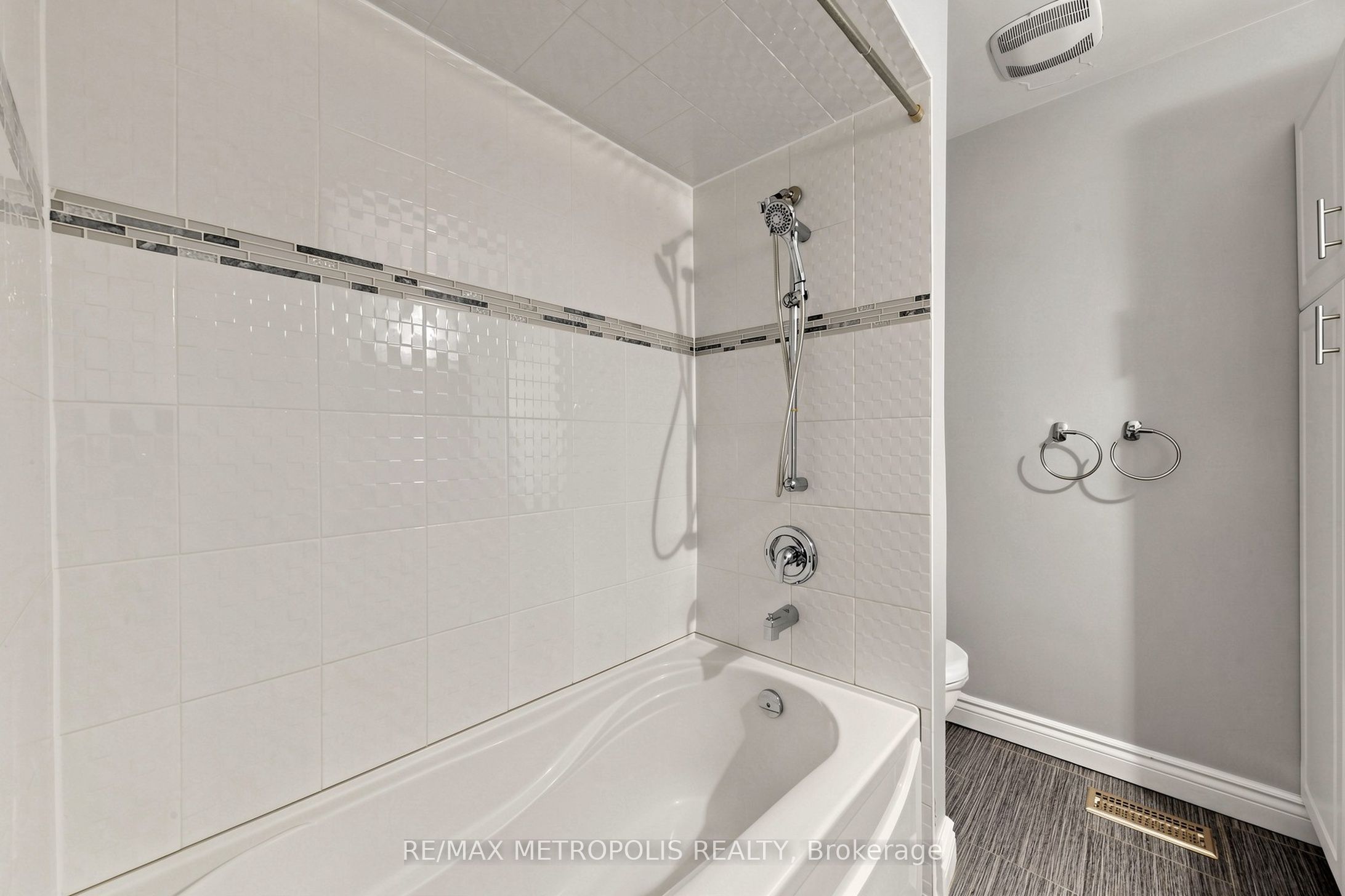 51 Greyabbey Trail Property Photo 25