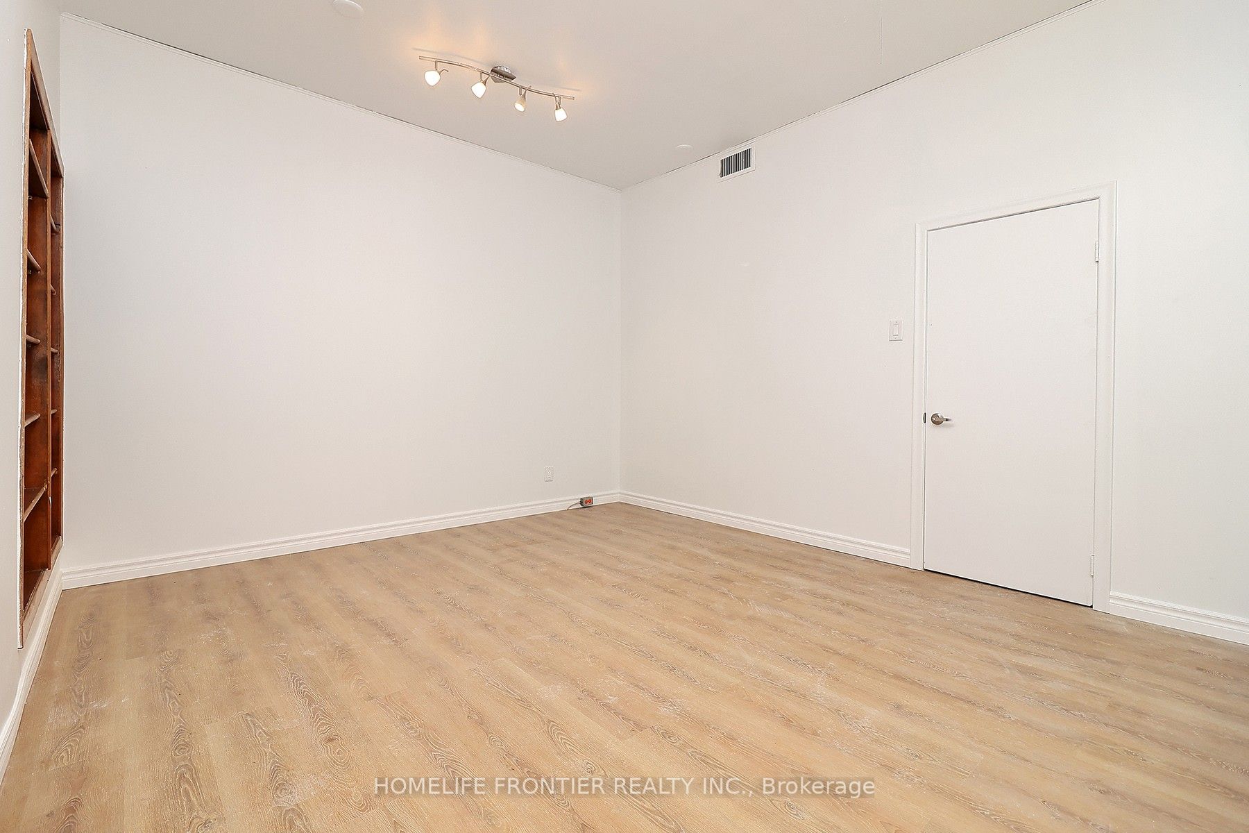 2354 Danforth Avenue Property Photo 6