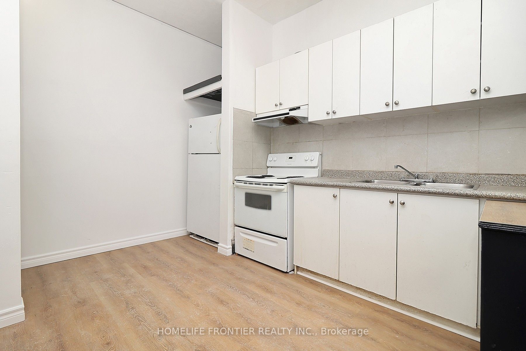 2354 Danforth Avenue Property Photo 7