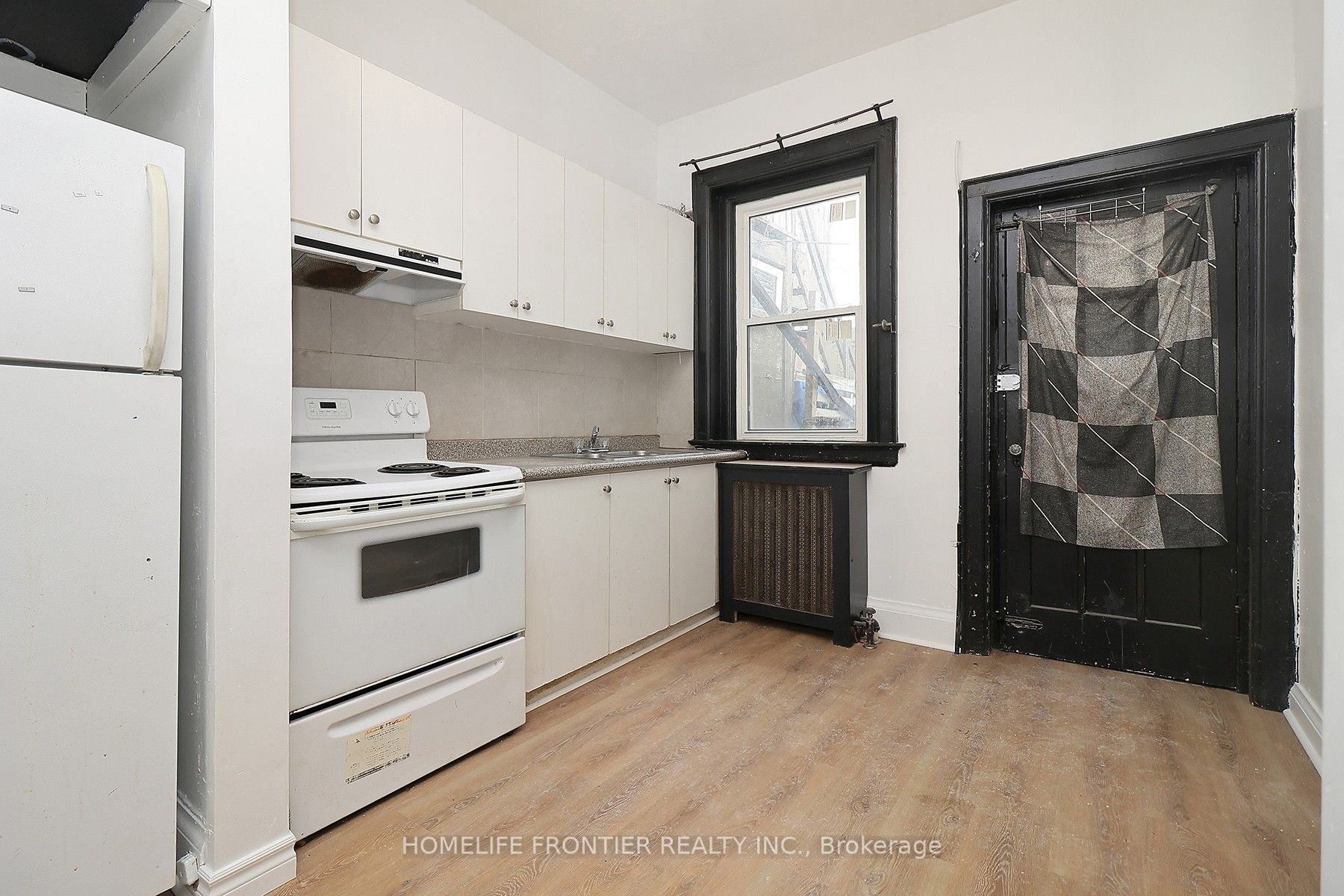 2354 Danforth Avenue Property Photo 8