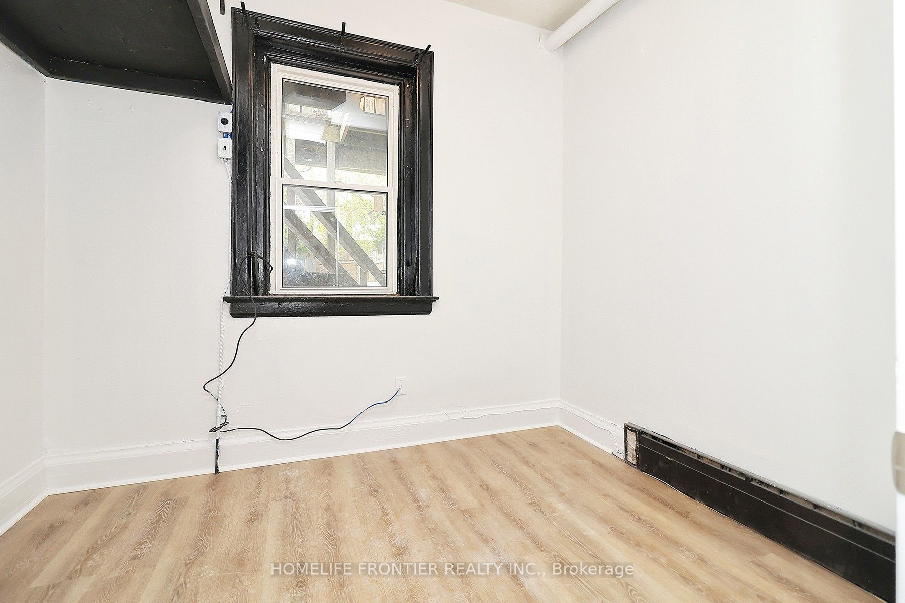 2354 Danforth Avenue Property Photo 9