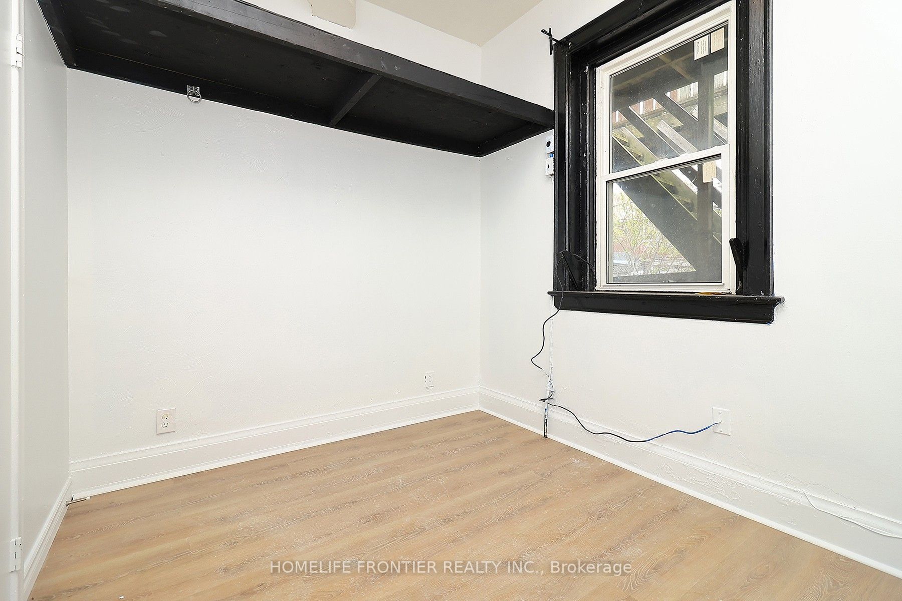 2354 Danforth Avenue Property Photo 10