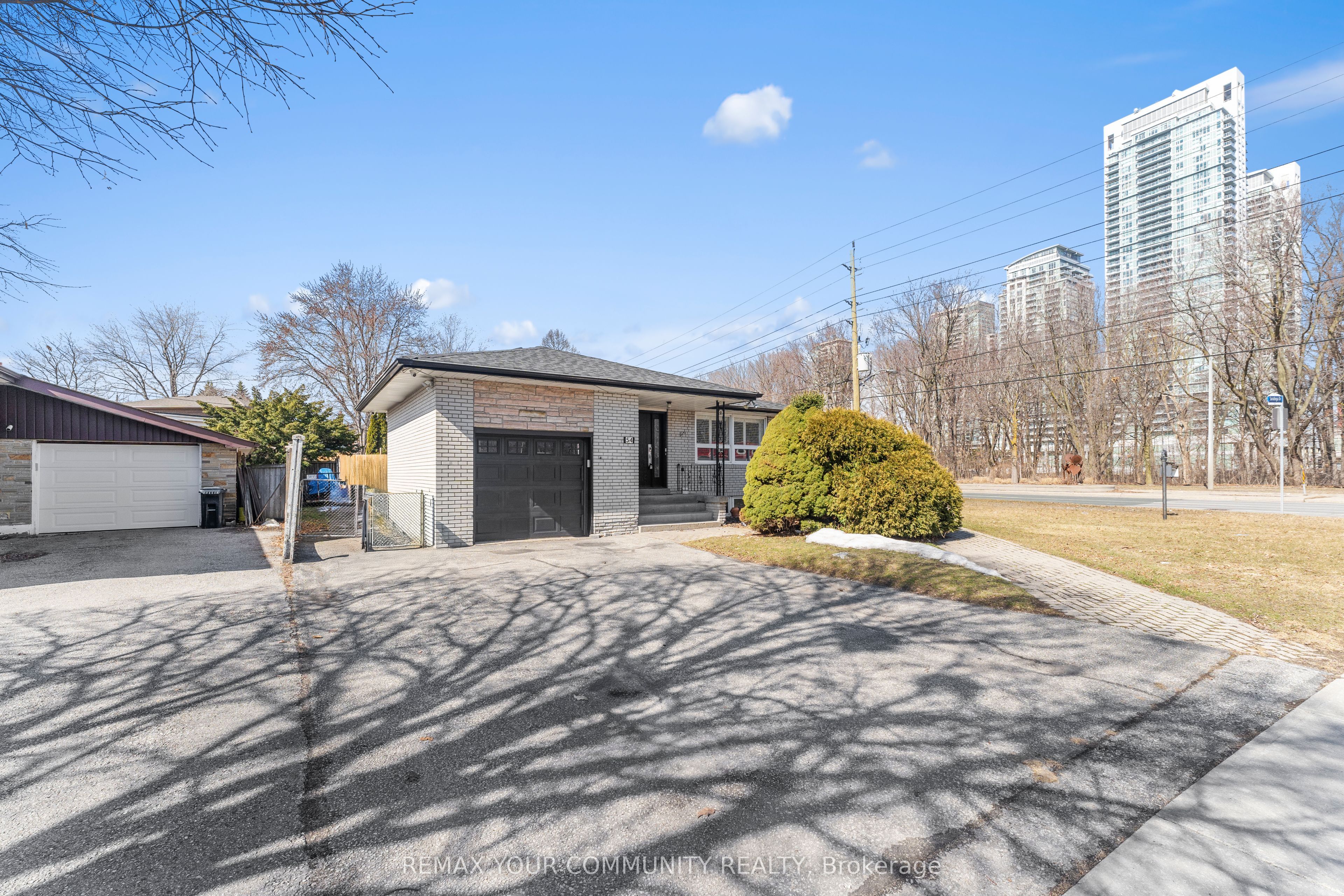 54 Saratoga Drive Property Photo 1