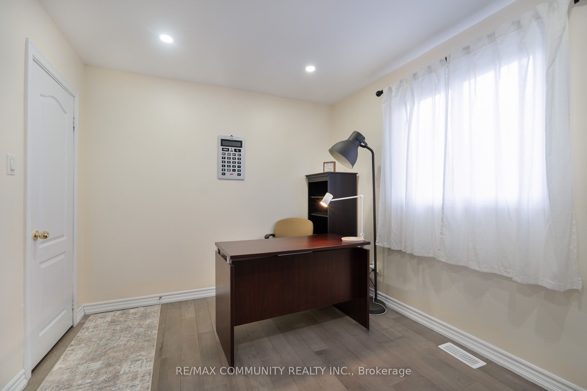 33 Windsor Avenue Property Photo 32