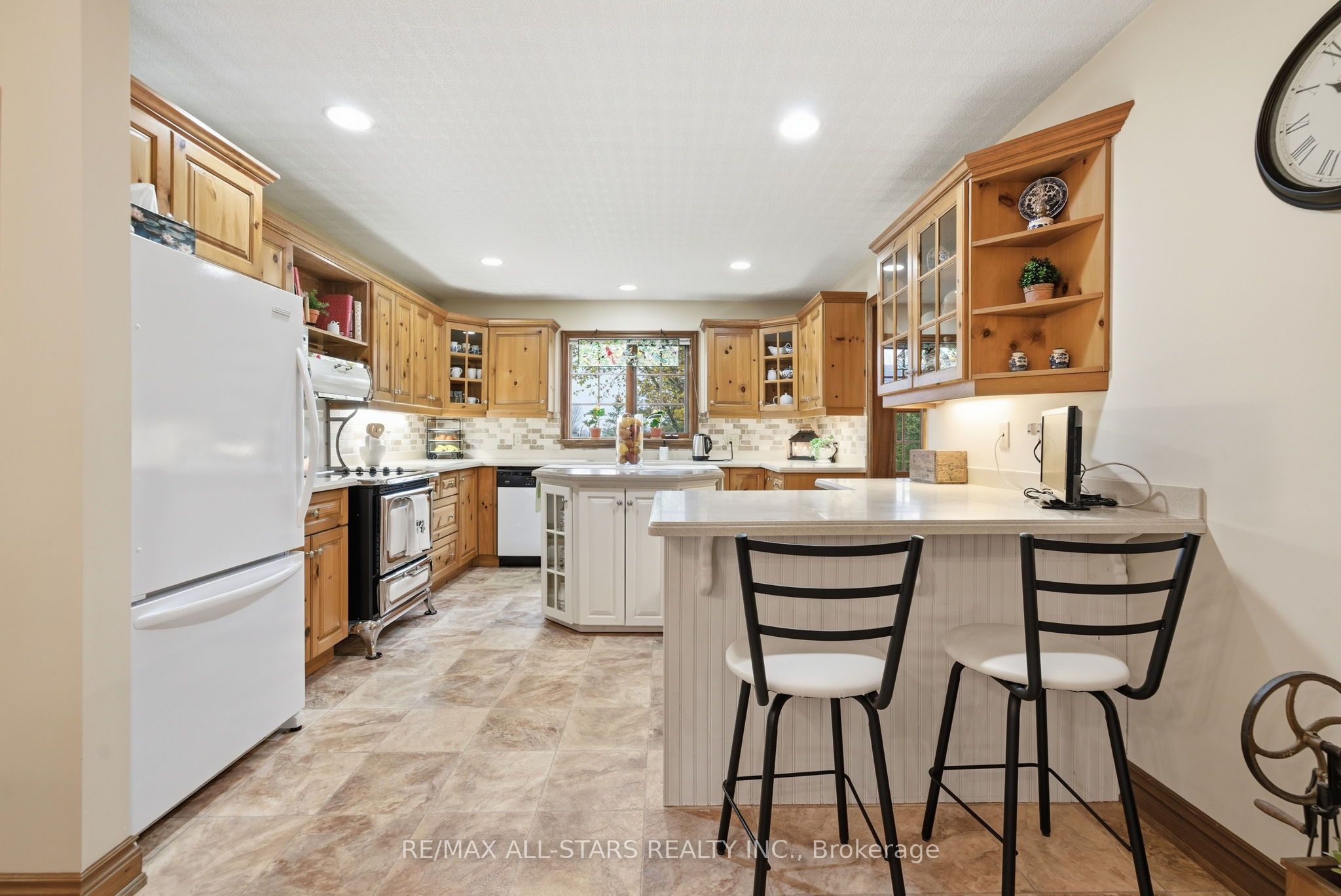 4271 Fallis Road Property Photo 13