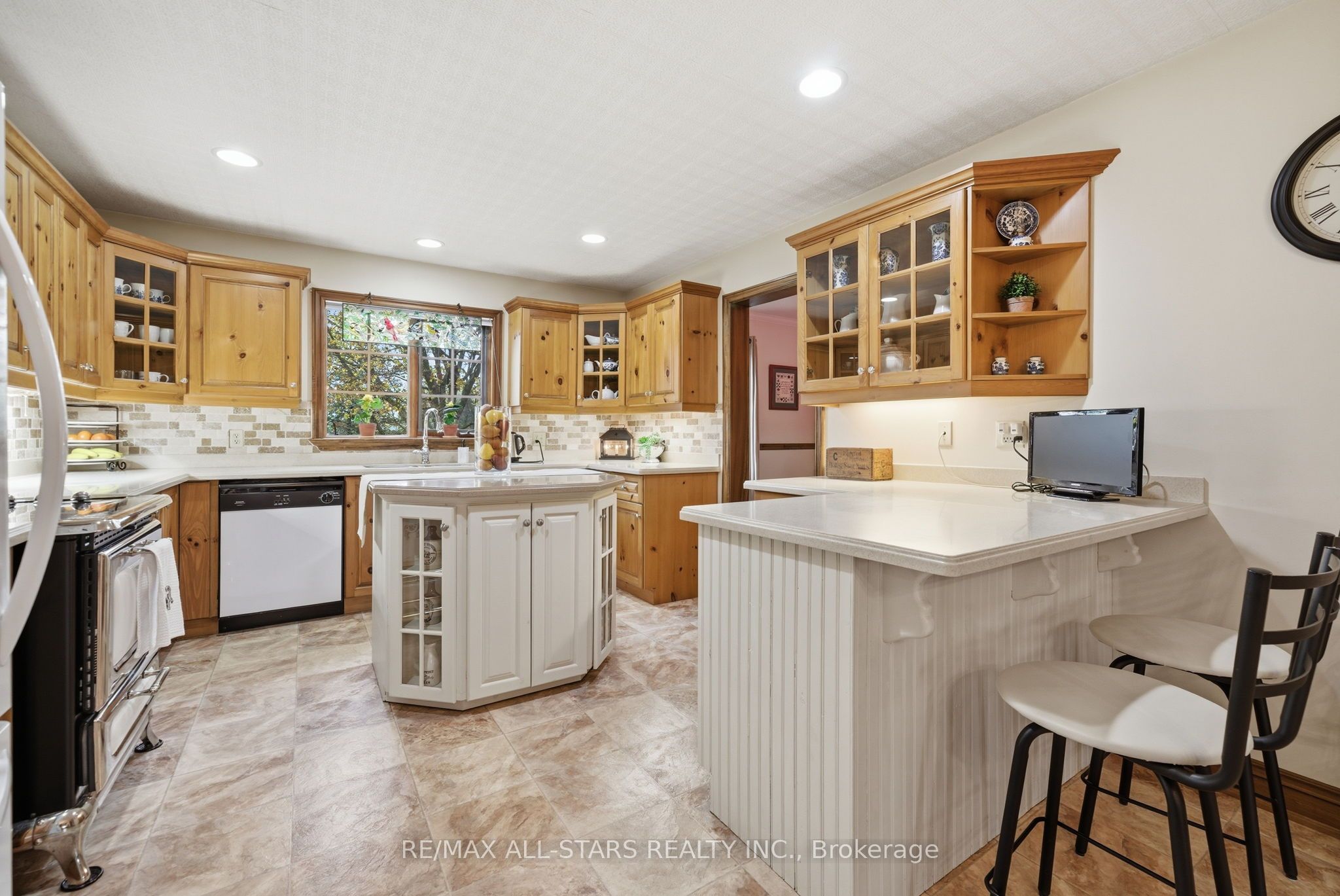 4271 Fallis Road Property Photo 15