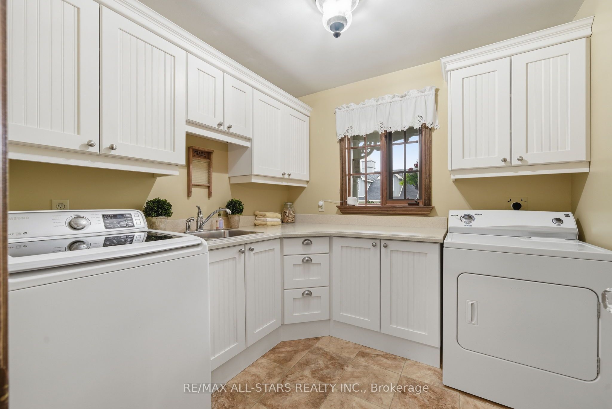 4271 Fallis Road Property Photo 26