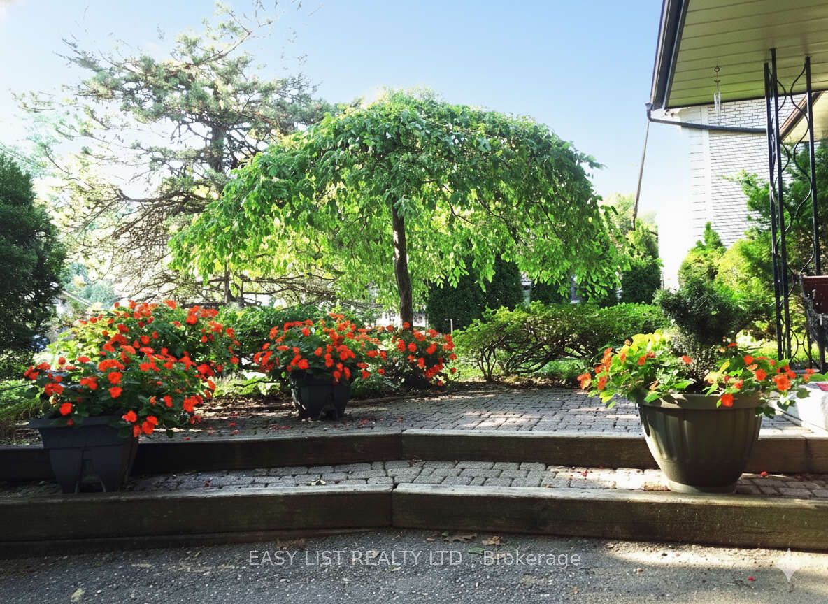 1035 Oshawa Boulevard N Property Photo 2