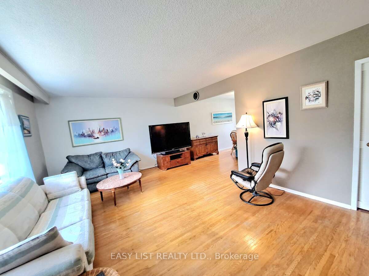 1035 Oshawa Boulevard N Property Photo 4