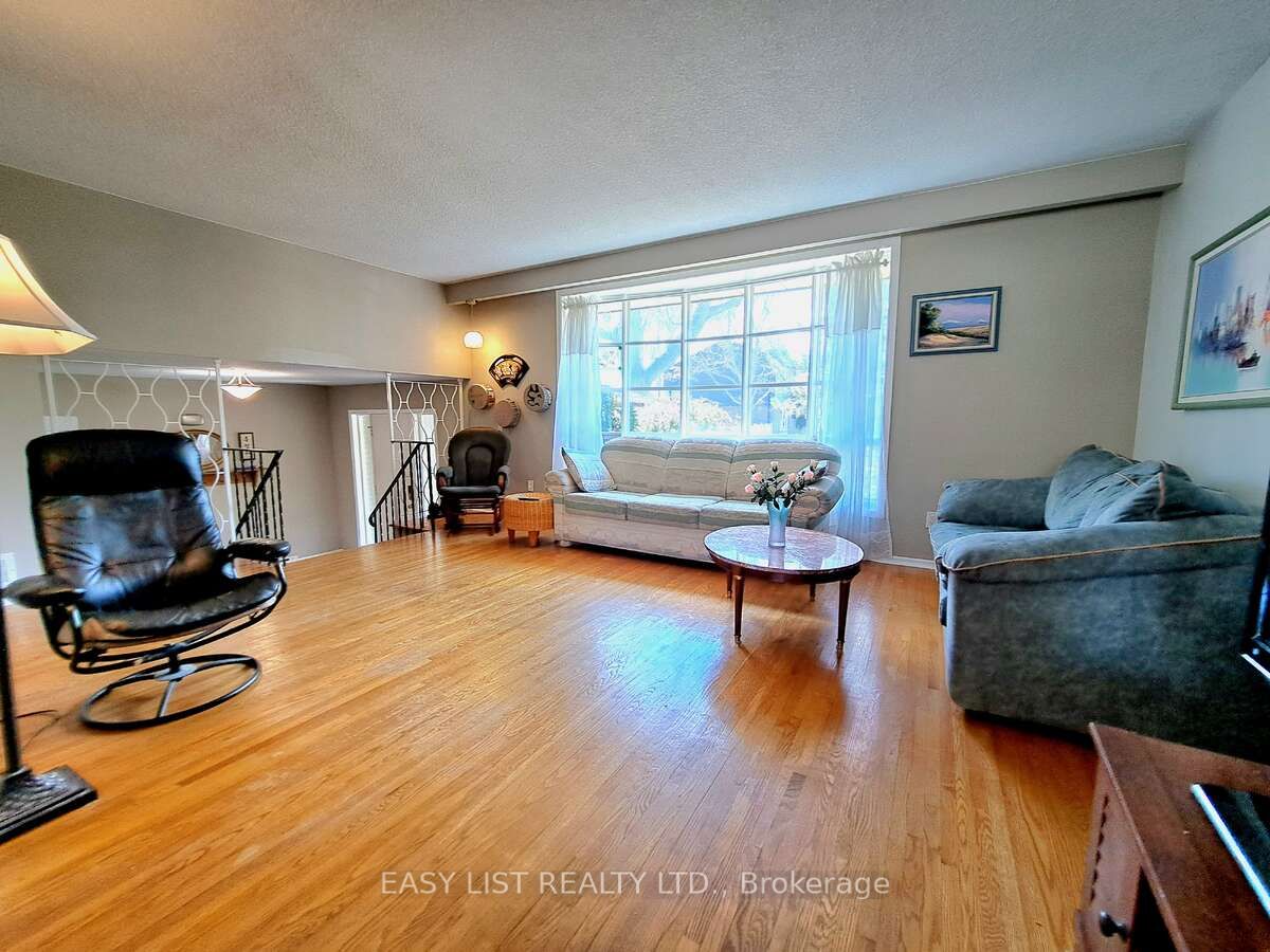 1035 Oshawa Boulevard N Property Photo 5