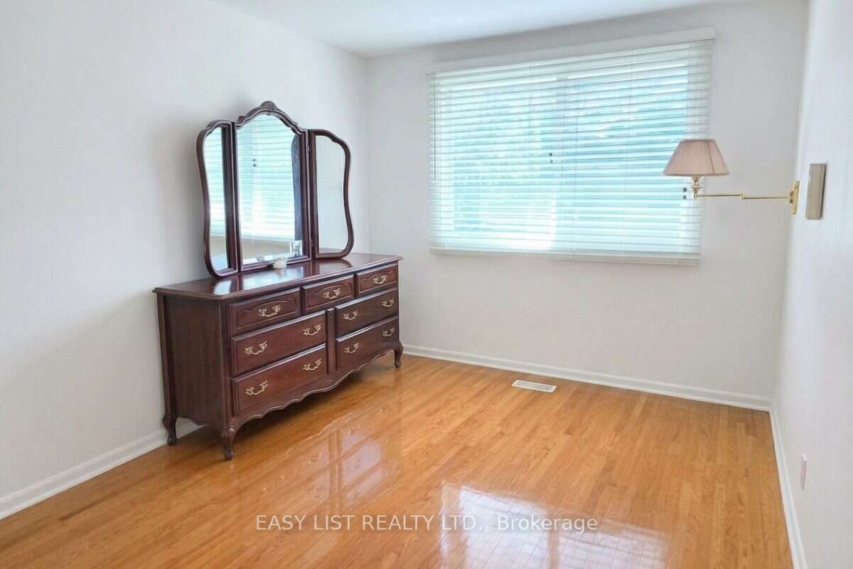 1035 Oshawa Boulevard N Property Photo 14