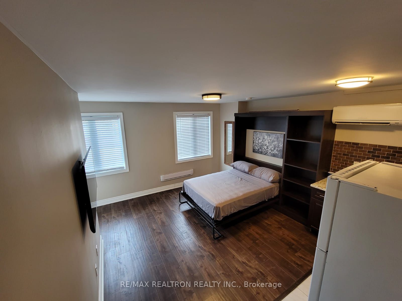 1299 Danforth Avenue Property Photo 14