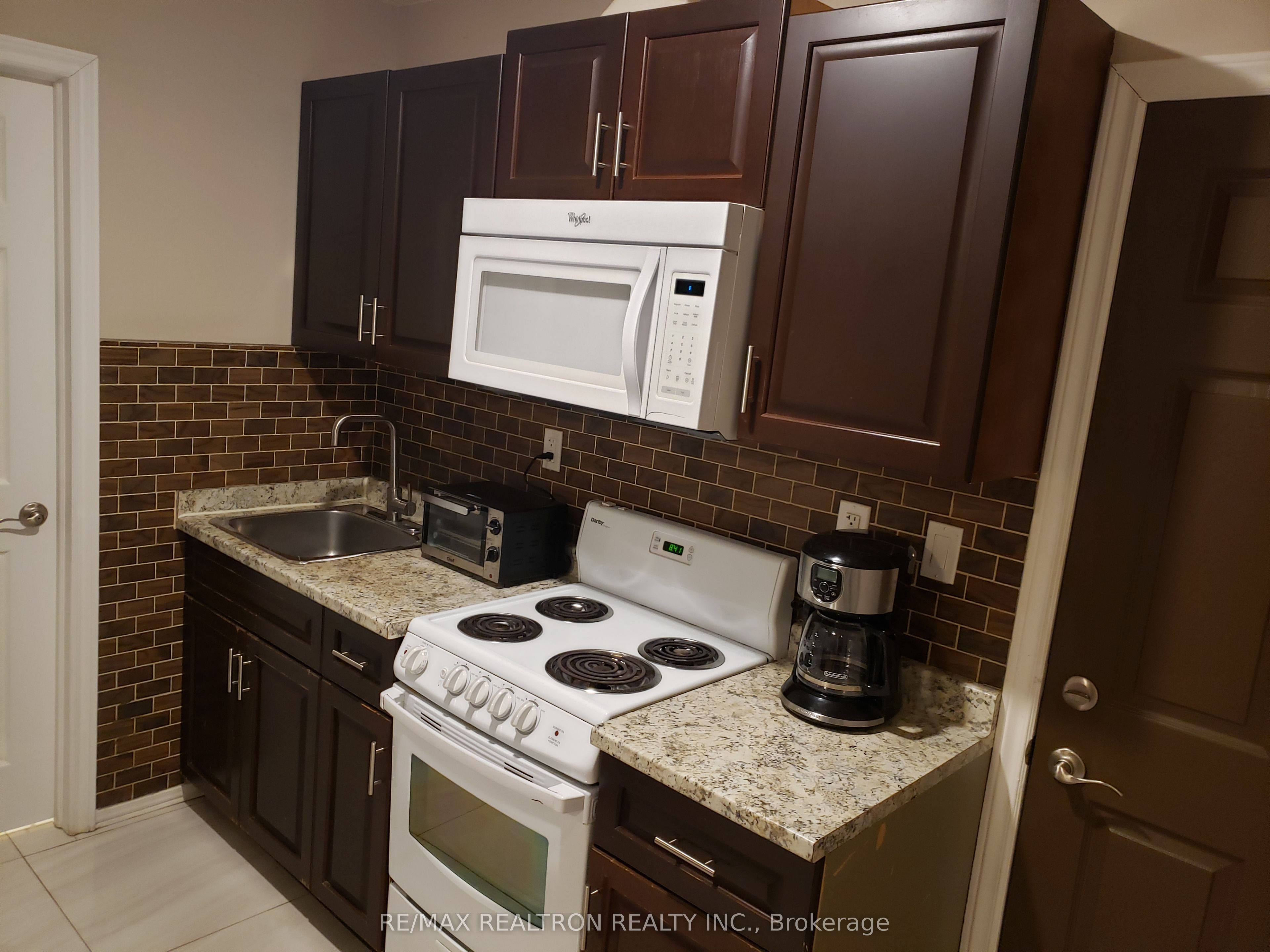 1299 Danforth Avenue Property Photo 26