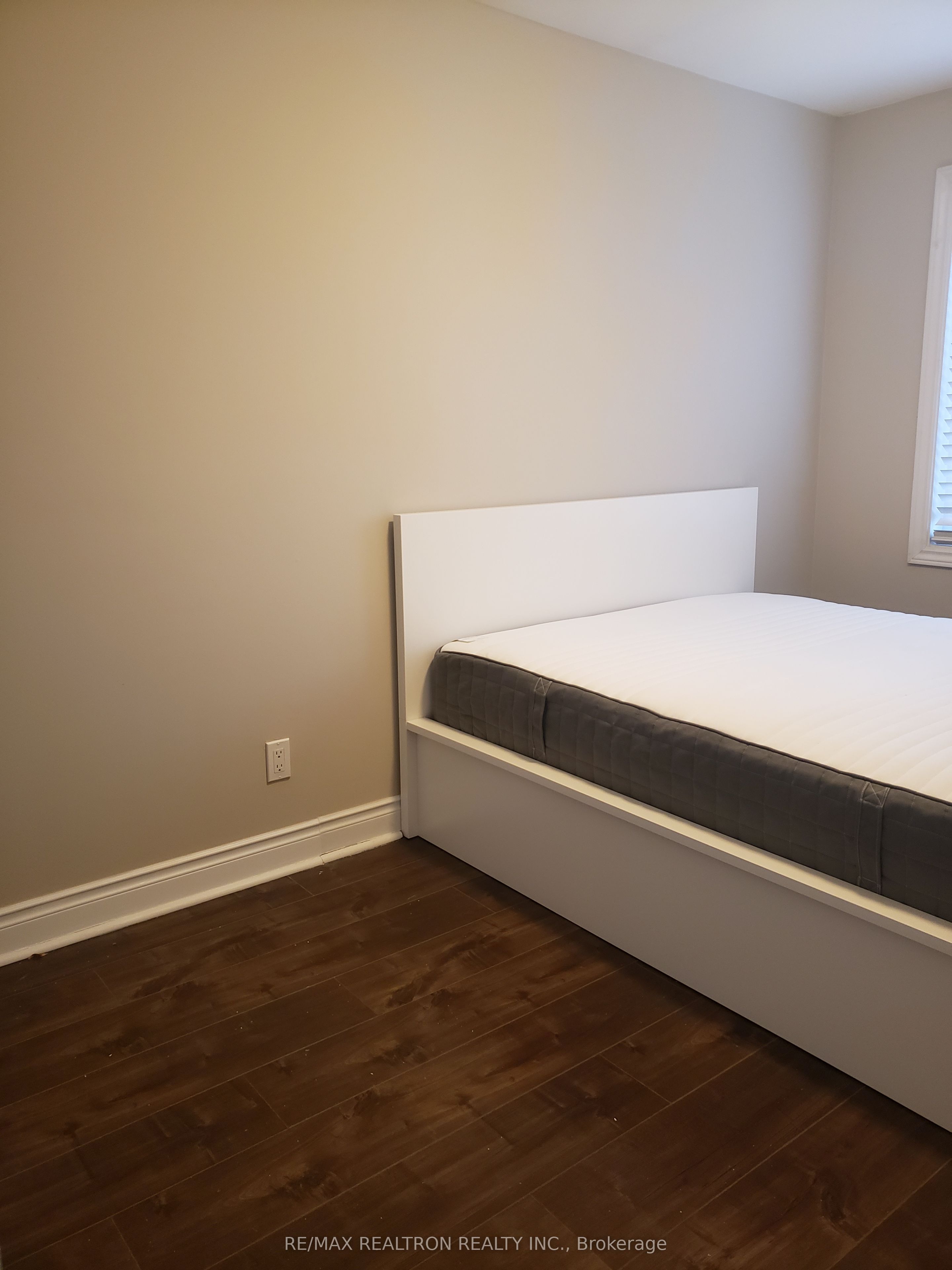 1299 Danforth Avenue Property Photo 29