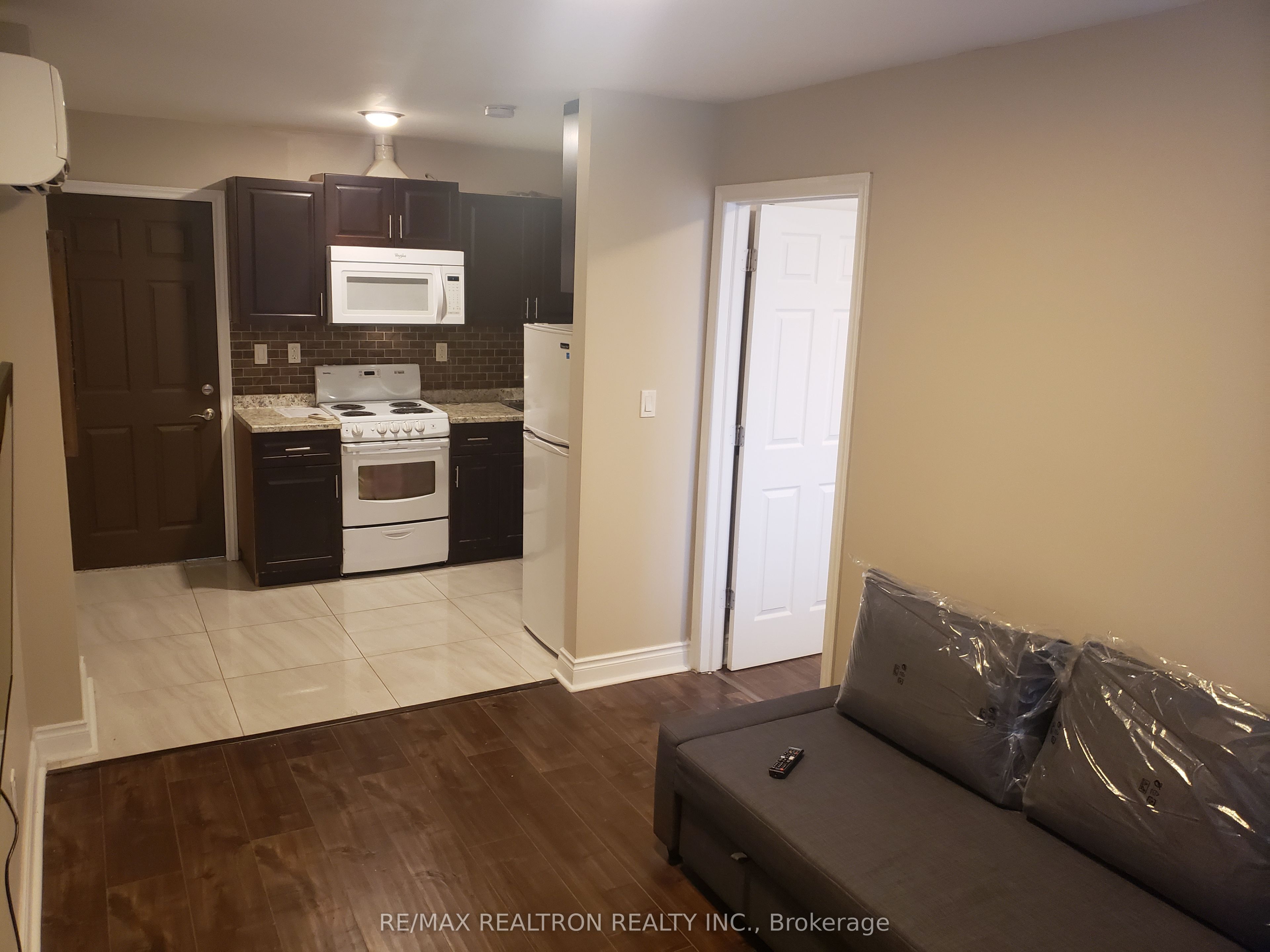1299 Danforth Avenue Property Photo 31