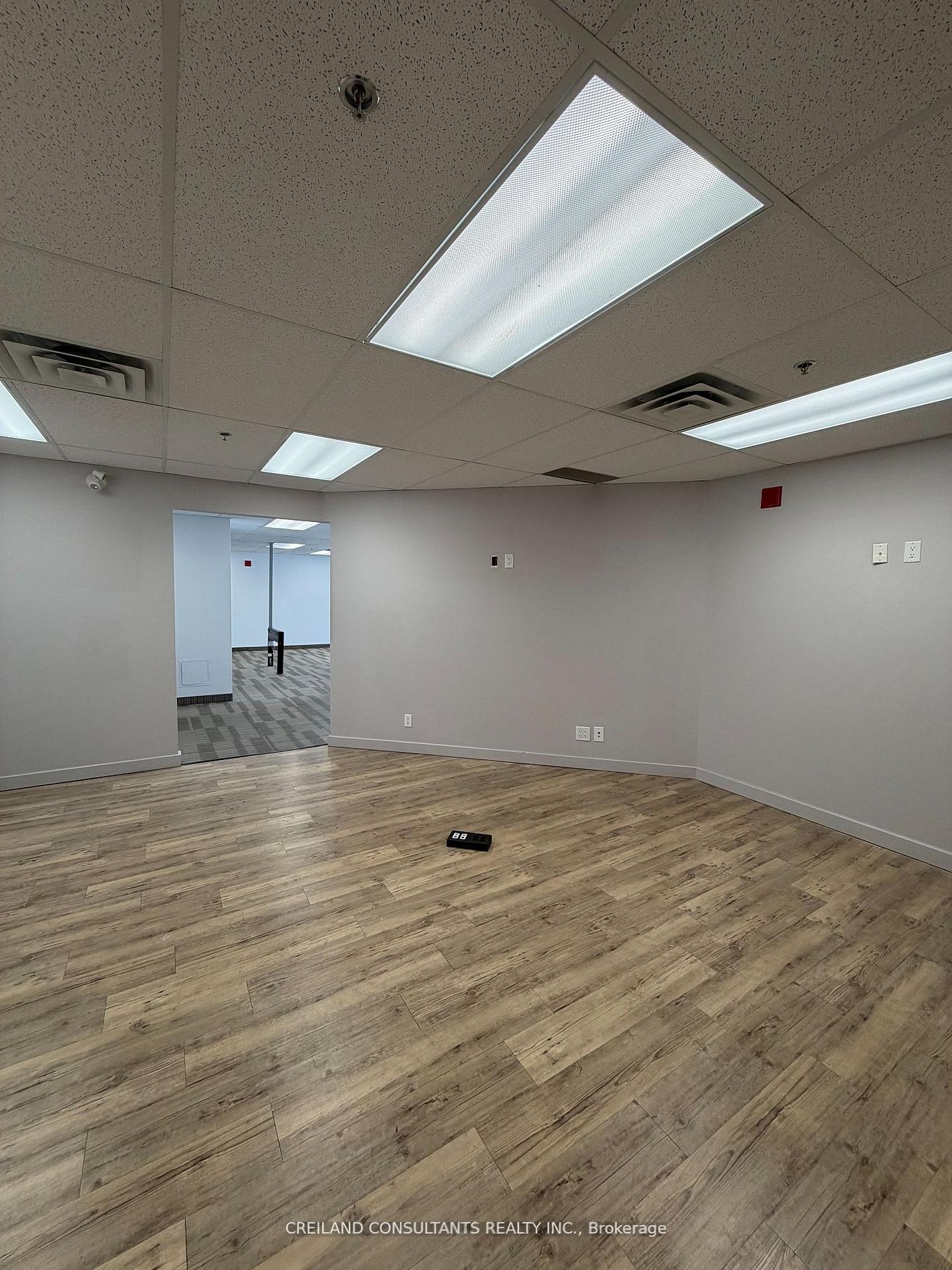 1 Rossland Road W 208 Property Photo 14