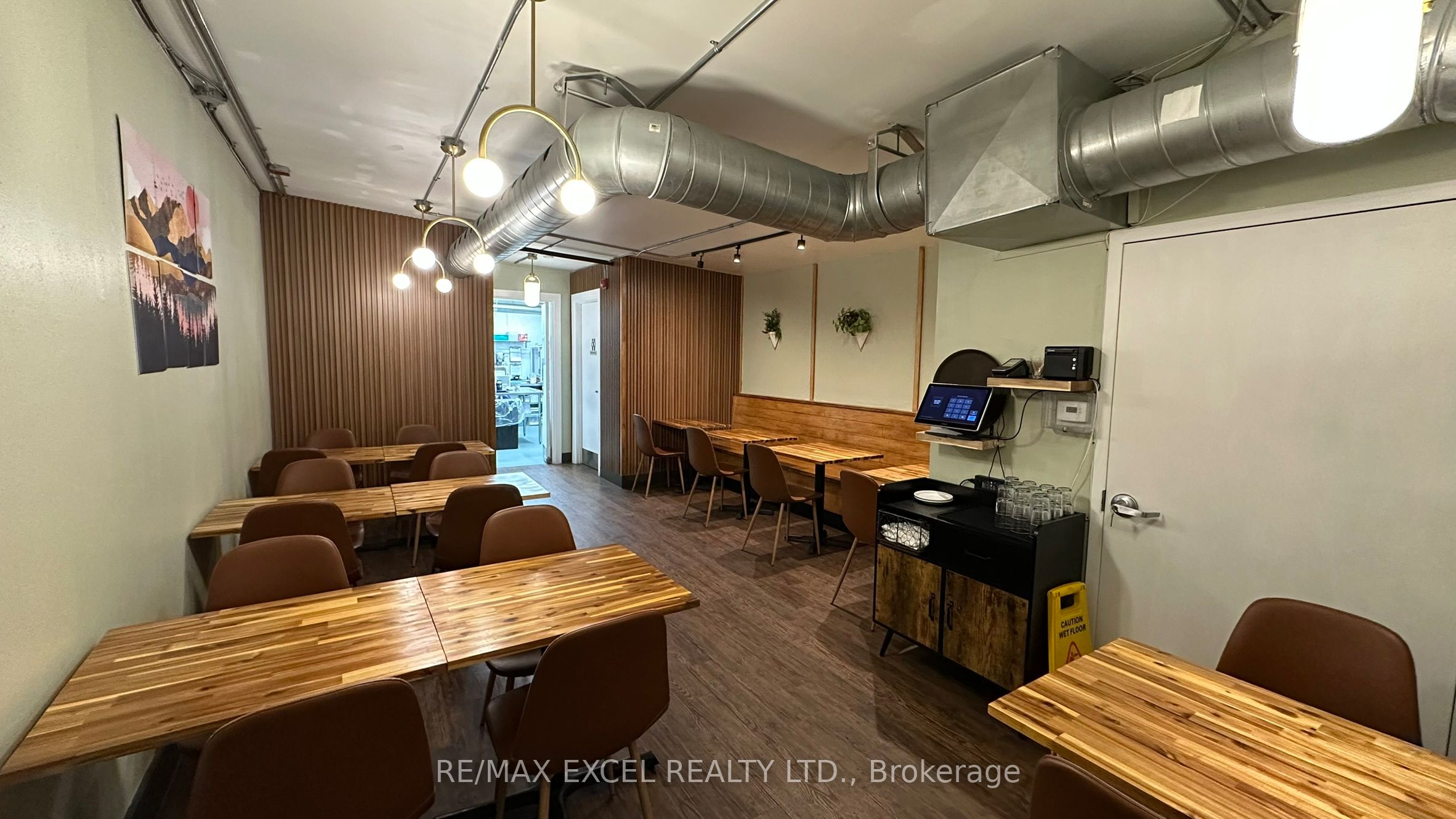 1060 Gerrard Street E Property Photo 5