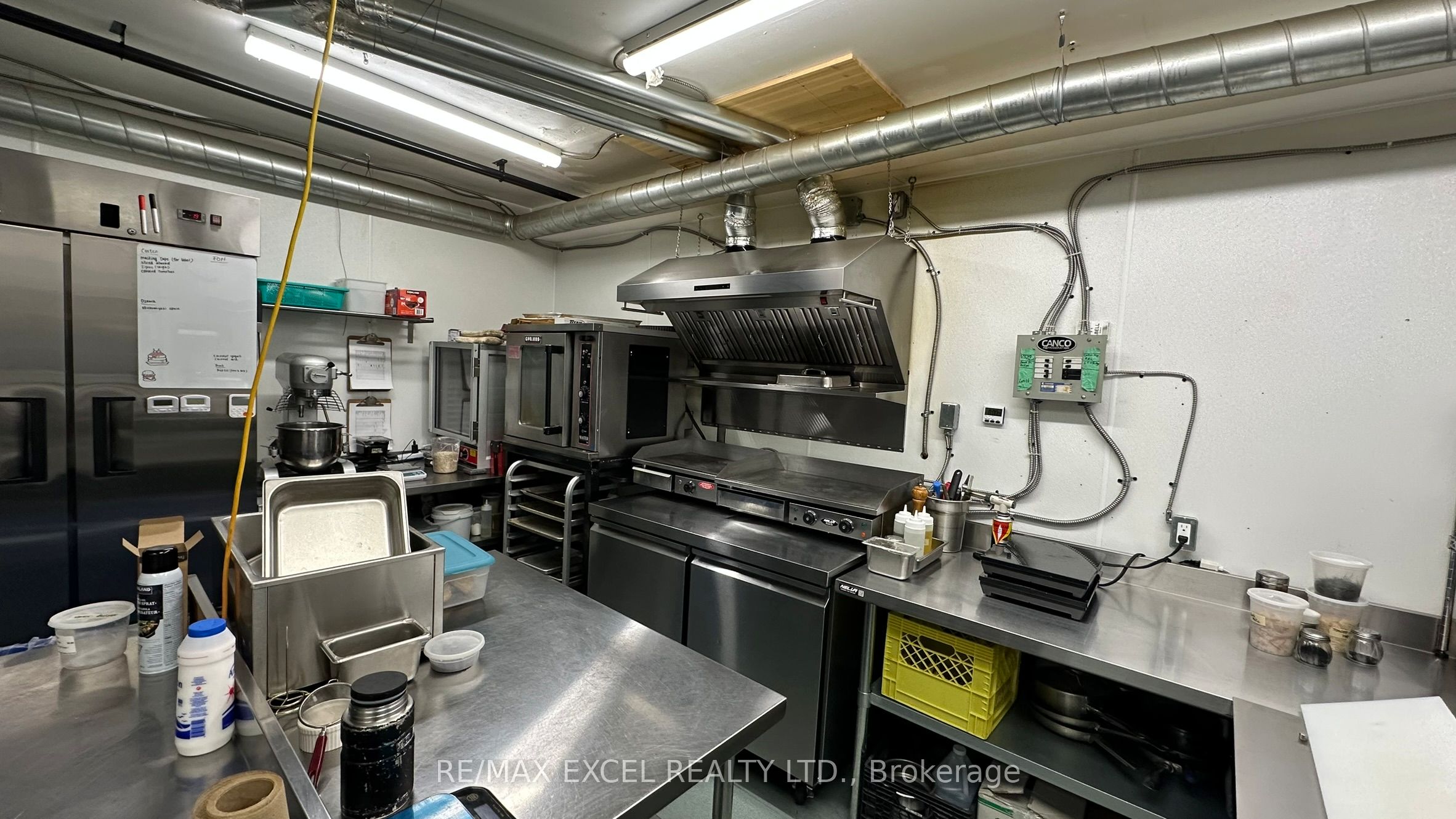 1060 Gerrard Street E Property Photo 8