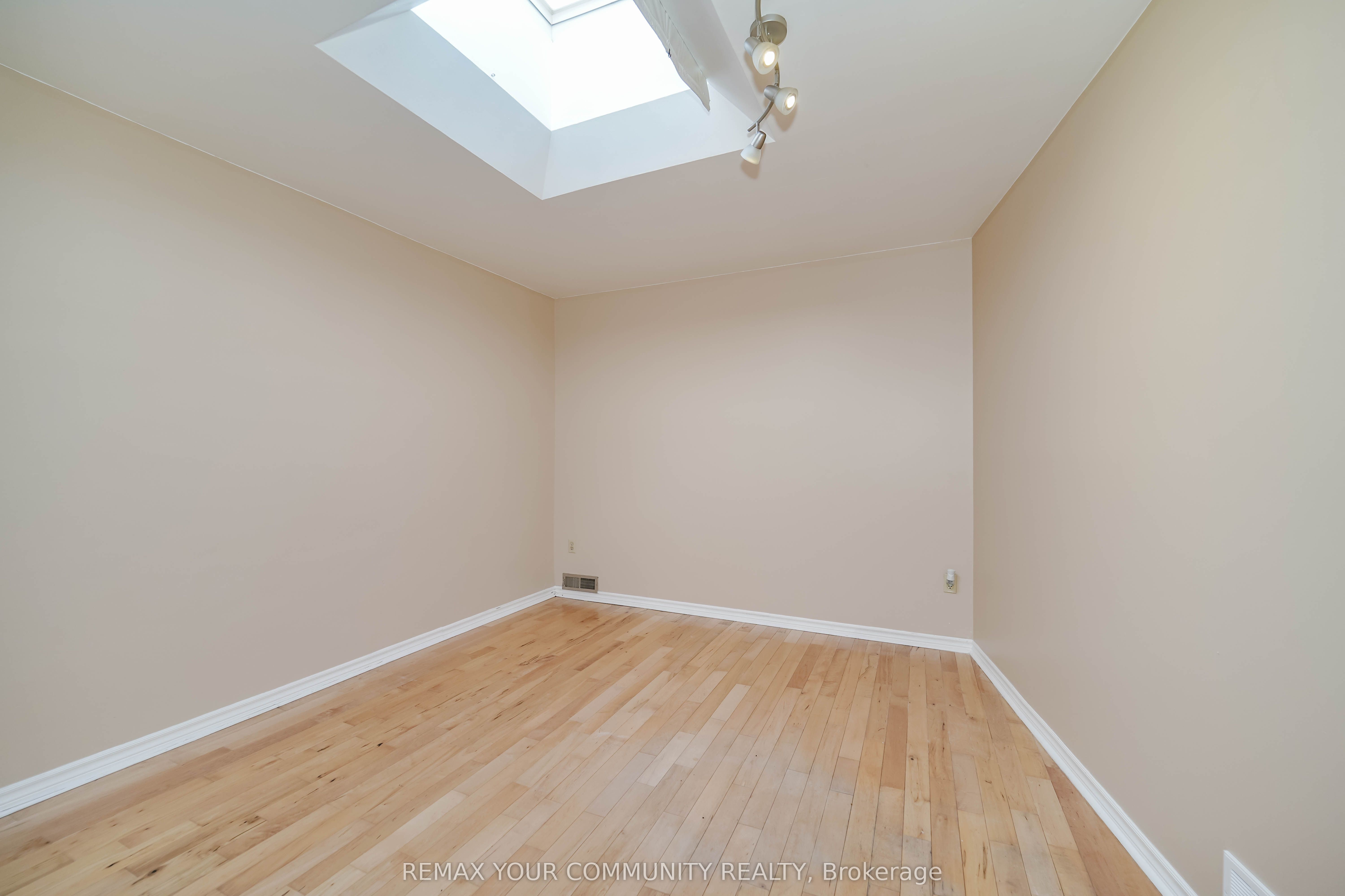 1378 Danforth Avenue S 2 Property Photo 15