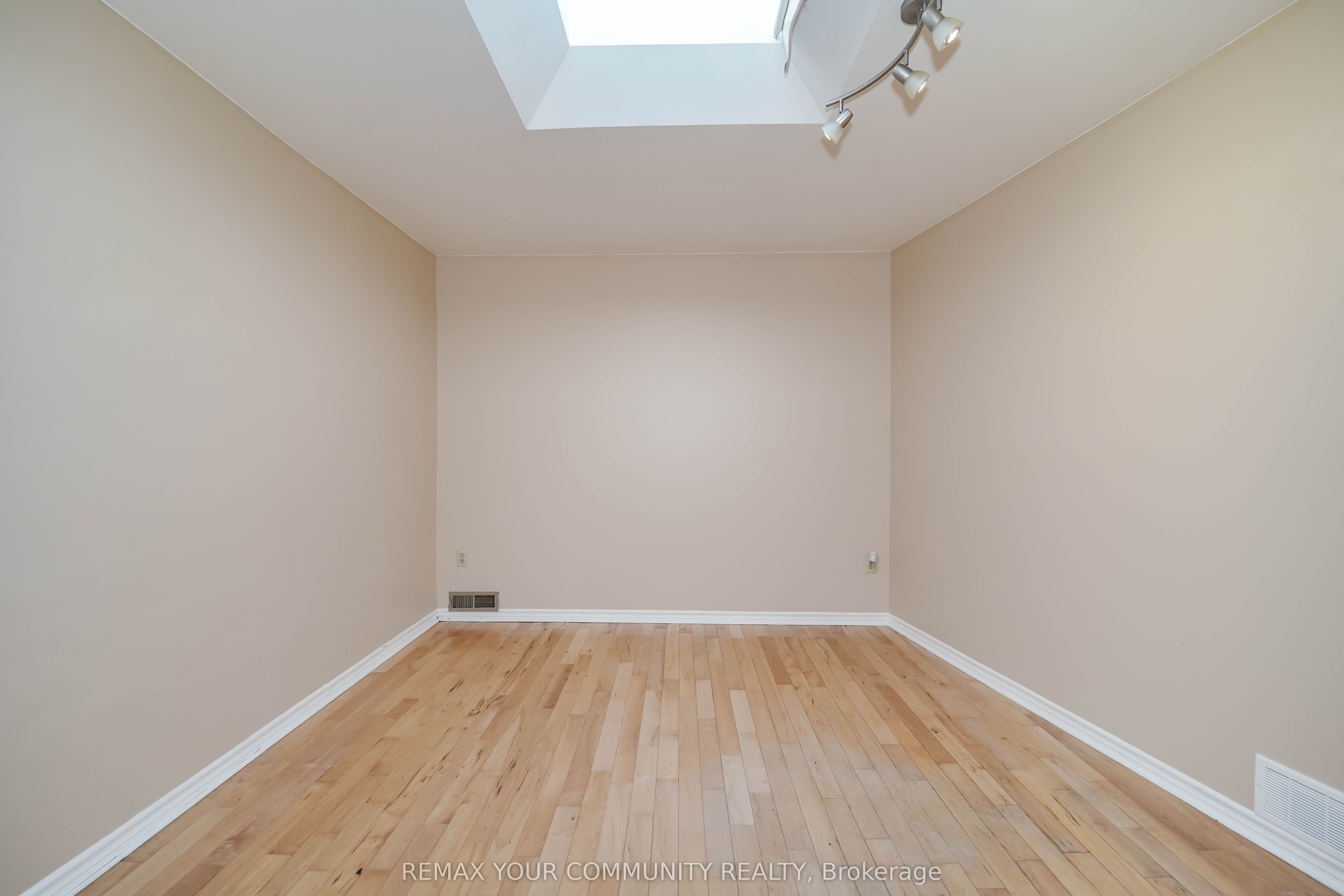 1378 Danforth Avenue S 2 Property Photo 16