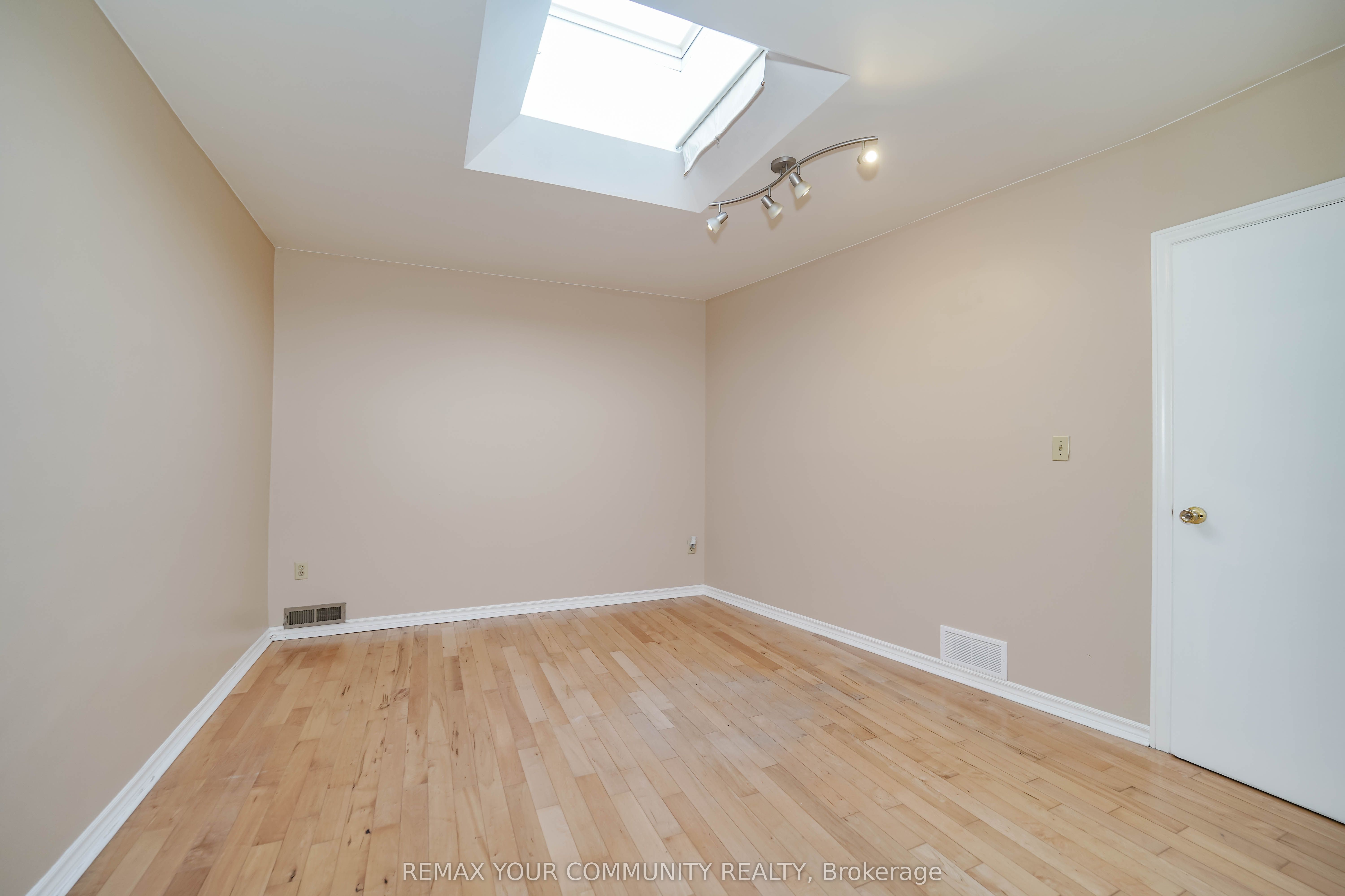 1378 Danforth Avenue S 2 Property Photo 17