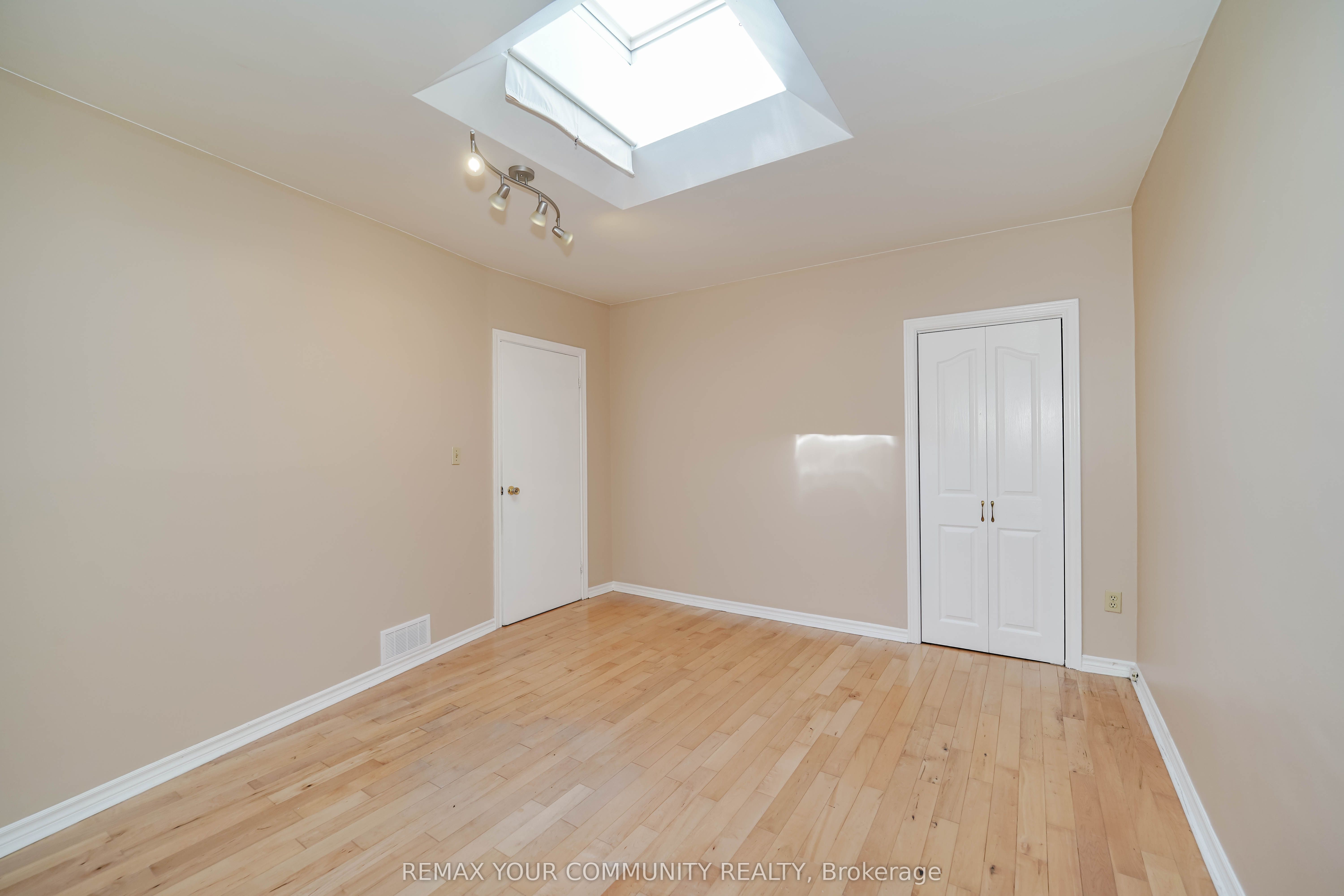 1378 Danforth Avenue S 2 Property Photo 18