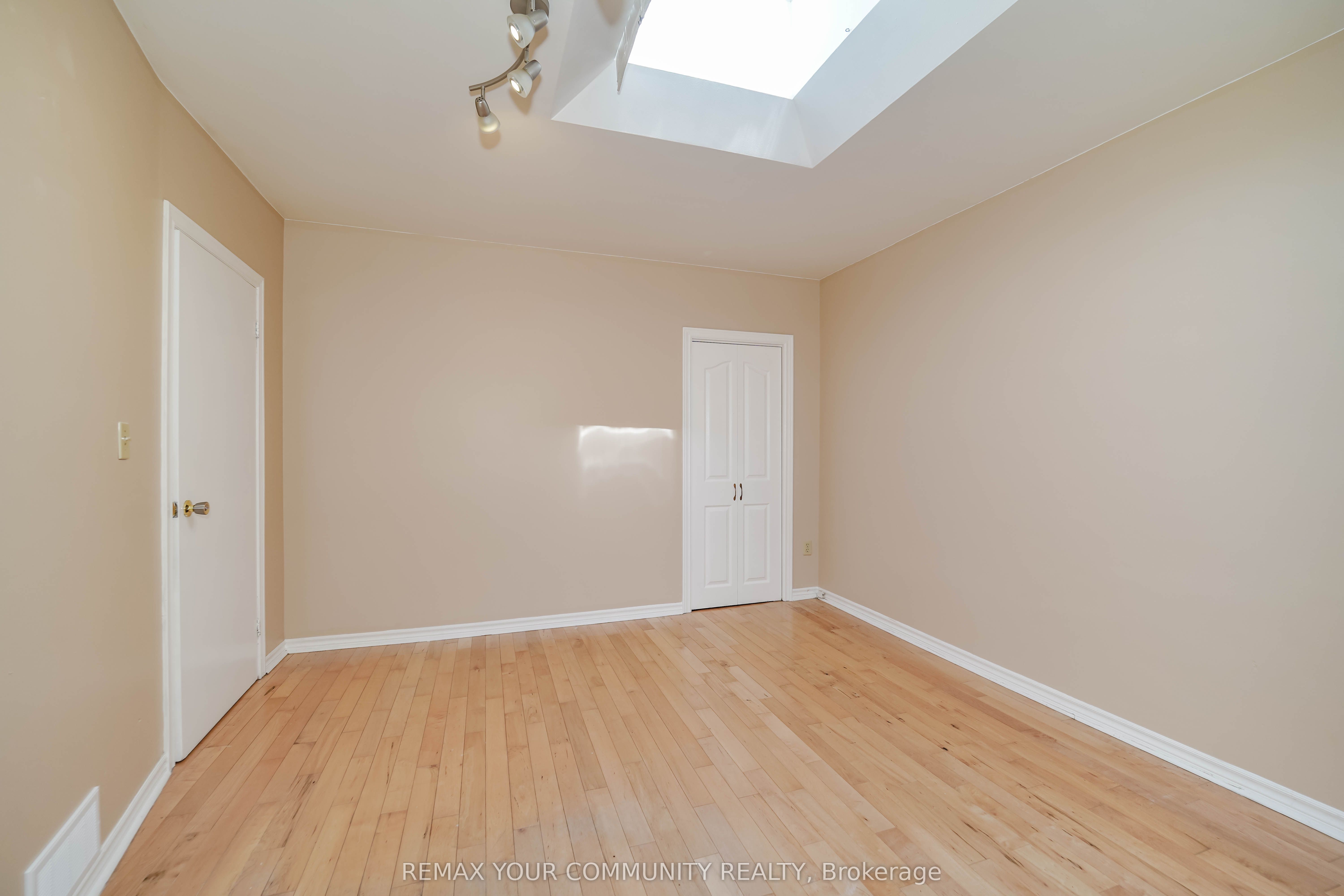 1378 Danforth Avenue S 2 Property Photo 19