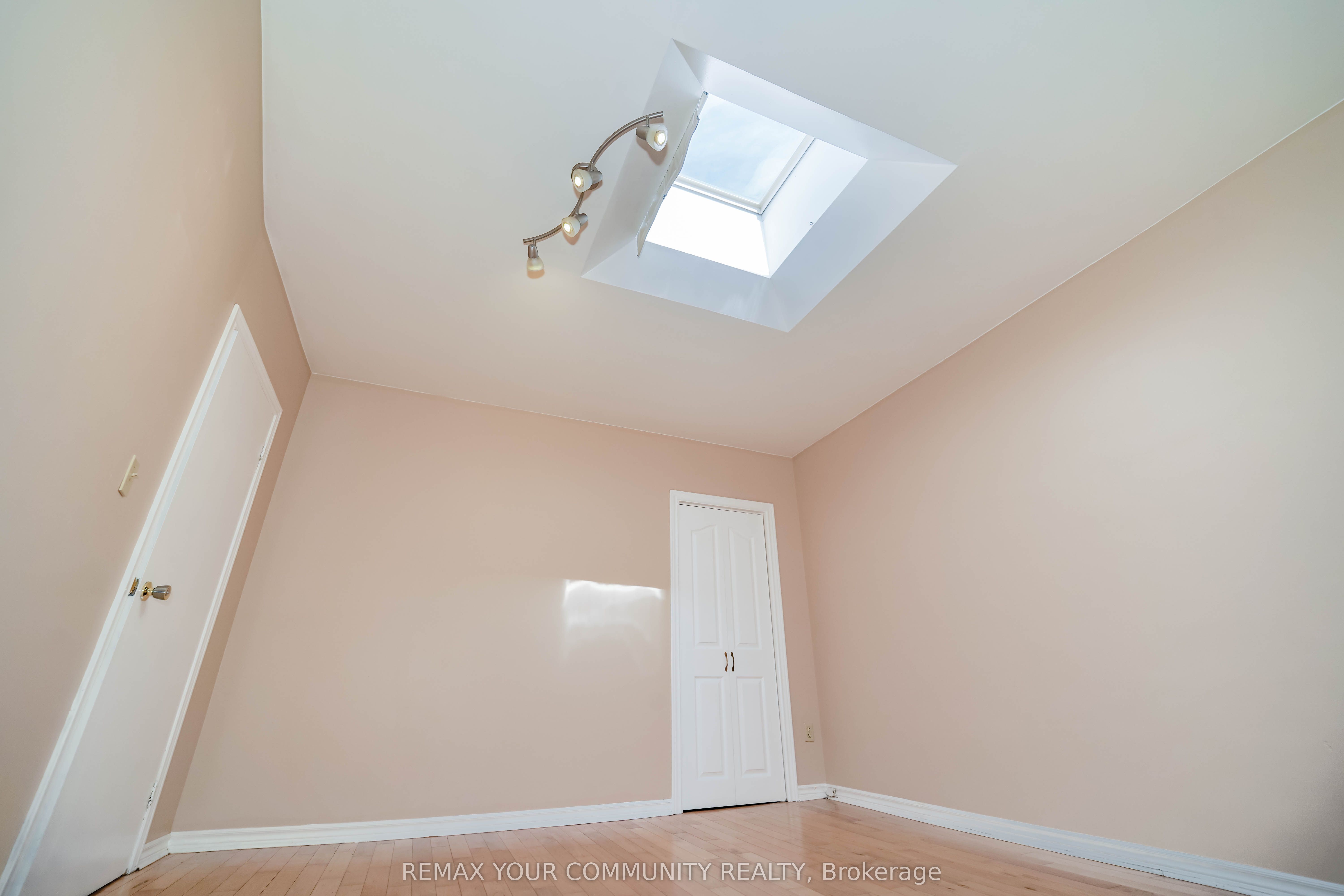 1378 Danforth Avenue S 2 Property Photo 20