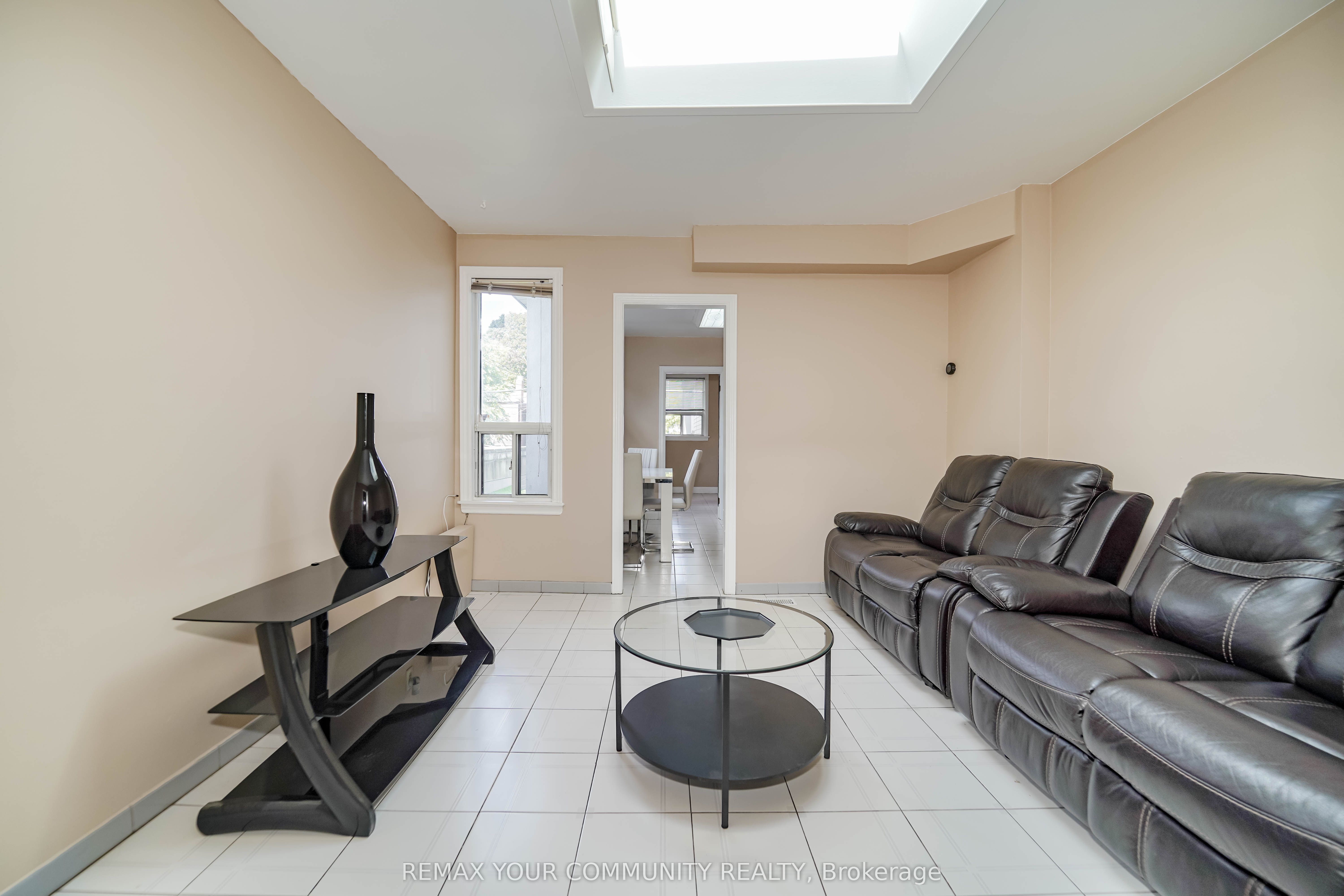 1378 Danforth Avenue S 2 Property Photo 25