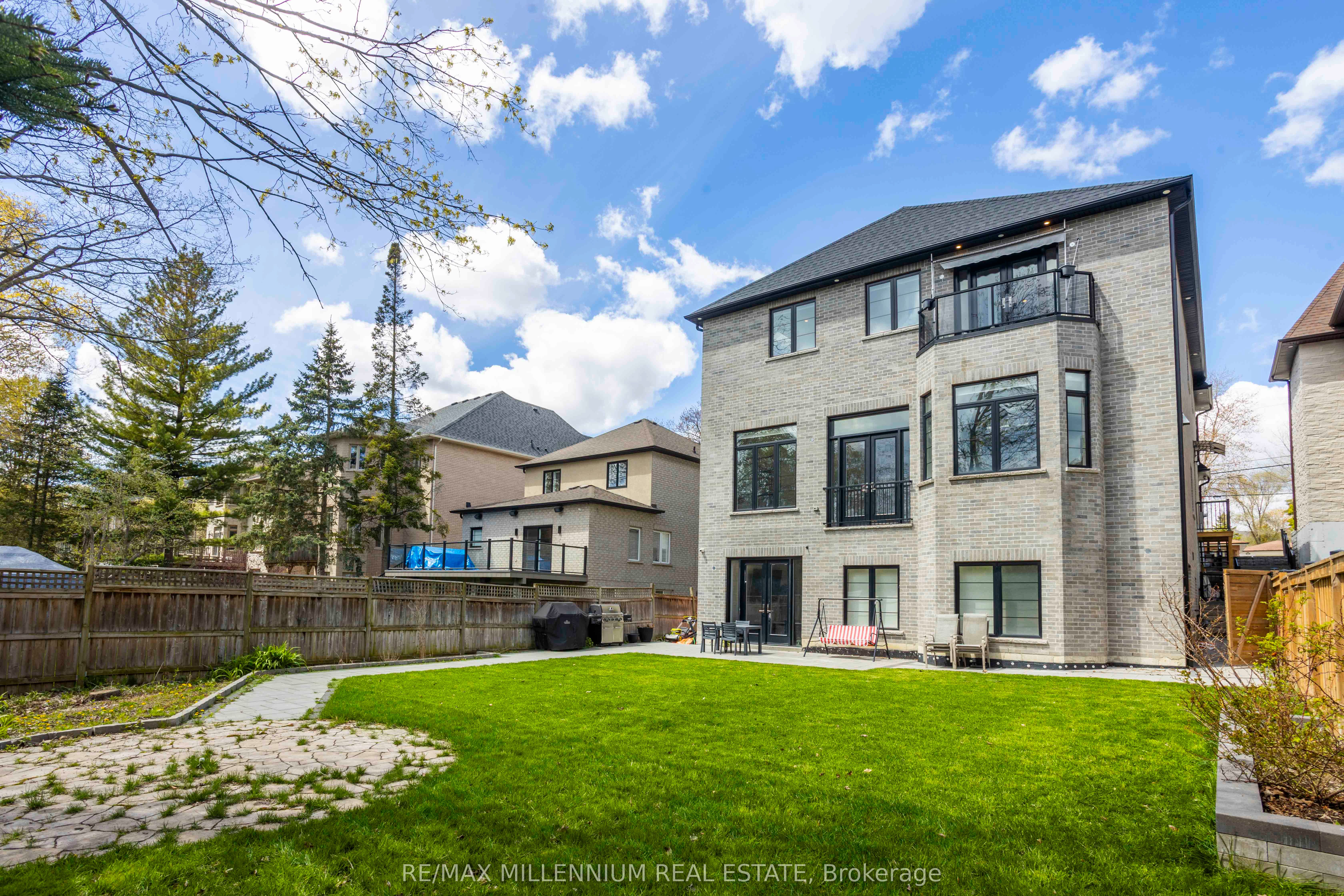 413 Sheppard Avenue Property Photo 5