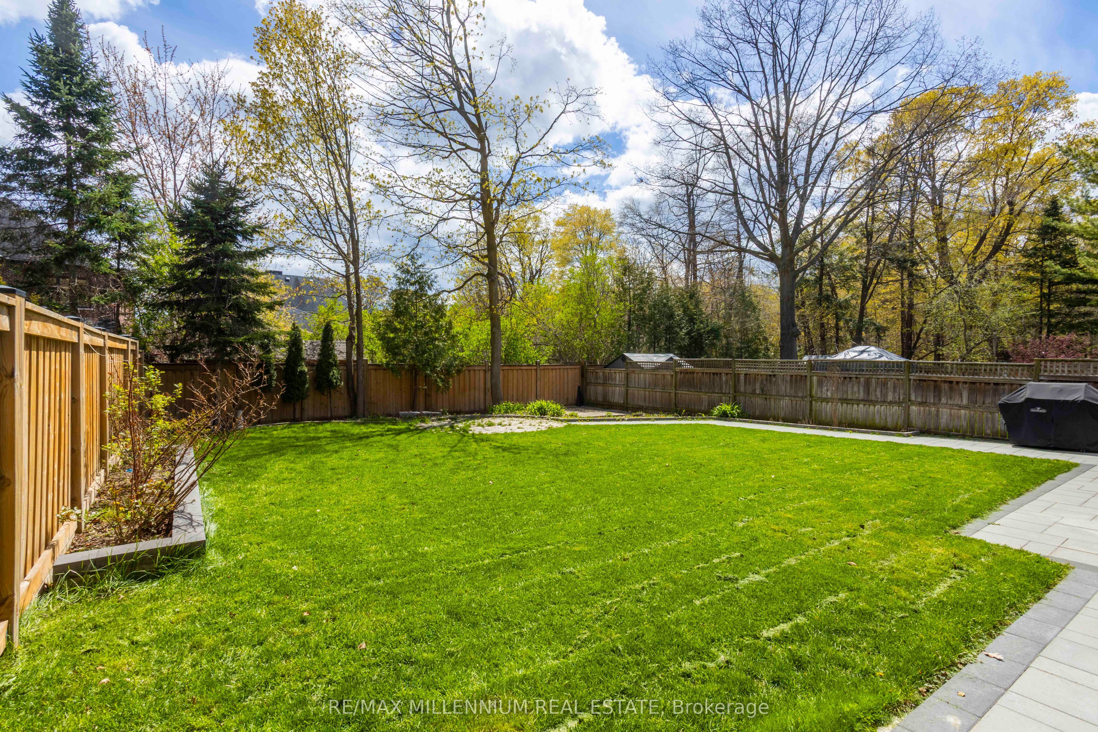 413 Sheppard Avenue Property Photo 6